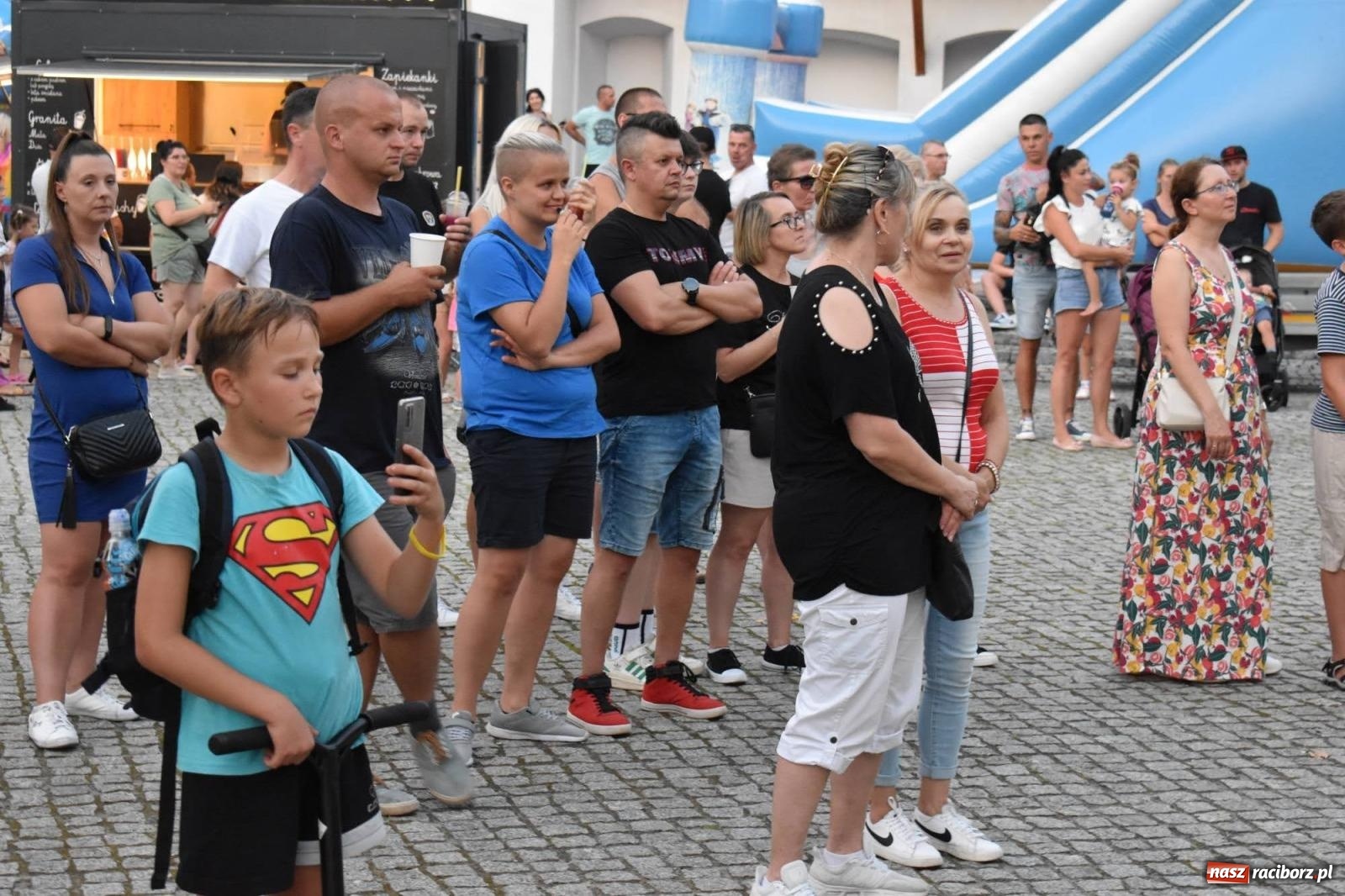 Zdjęcie w galerii na portalu naszraciborz.pl: B.R.O zapełnił nocą zamkowy dziedziniec [FOTO i WIDEO] wiadomości z regionu