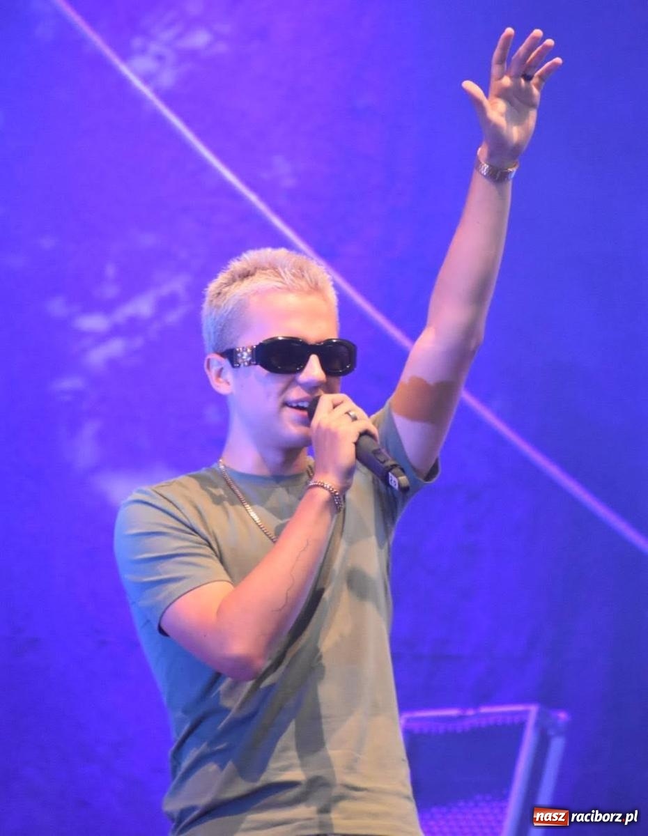 Zdjęcie w galerii na portalu naszraciborz.pl: B.R.O zapełnił nocą zamkowy dziedziniec [FOTO i WIDEO] wiadomości z regionu