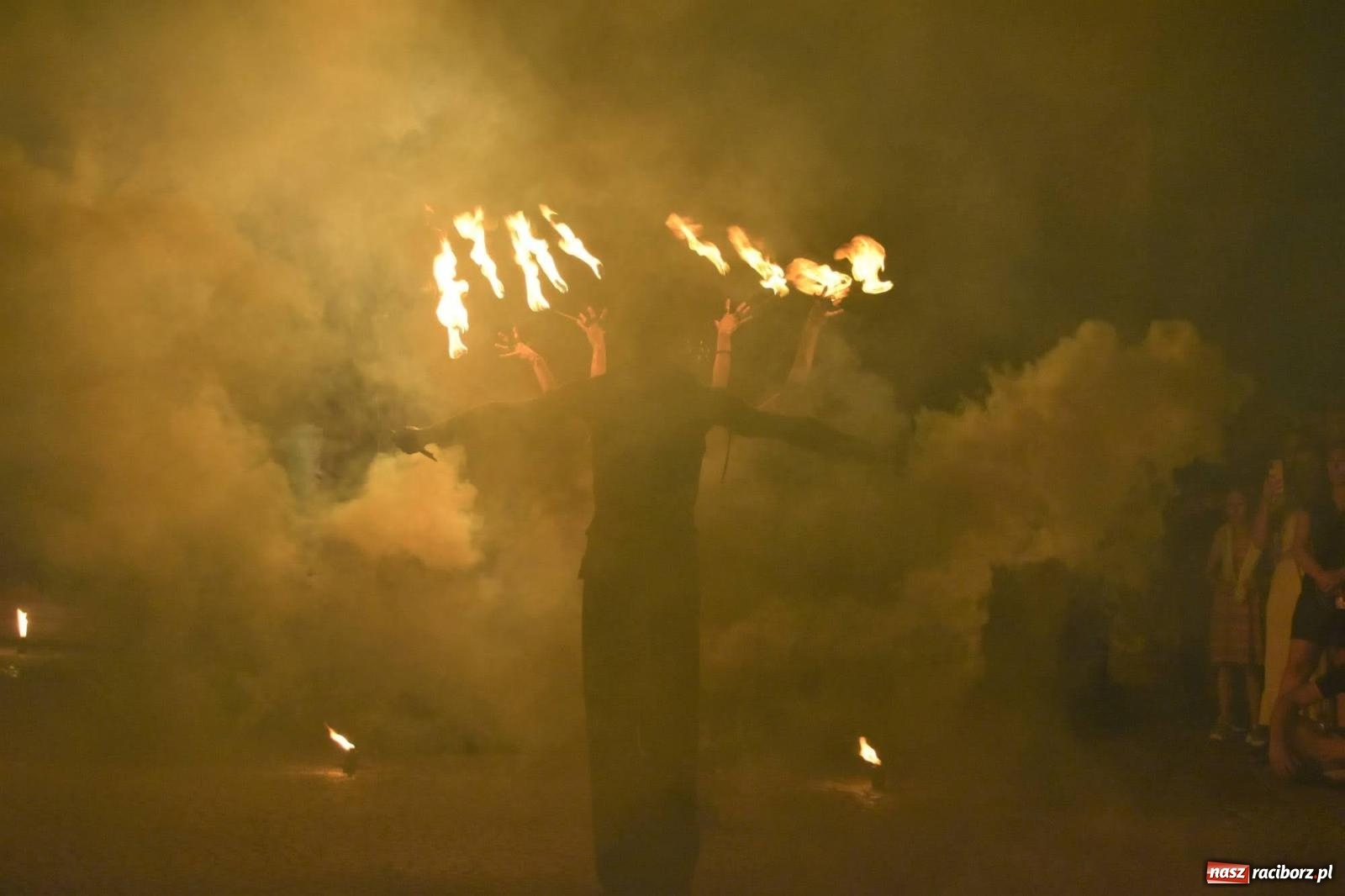 Zdjęcie w galerii na portalu naszraciborz.pl: B.R.O zapełnił nocą zamkowy dziedziniec [FOTO i WIDEO] wiadomości z regionu