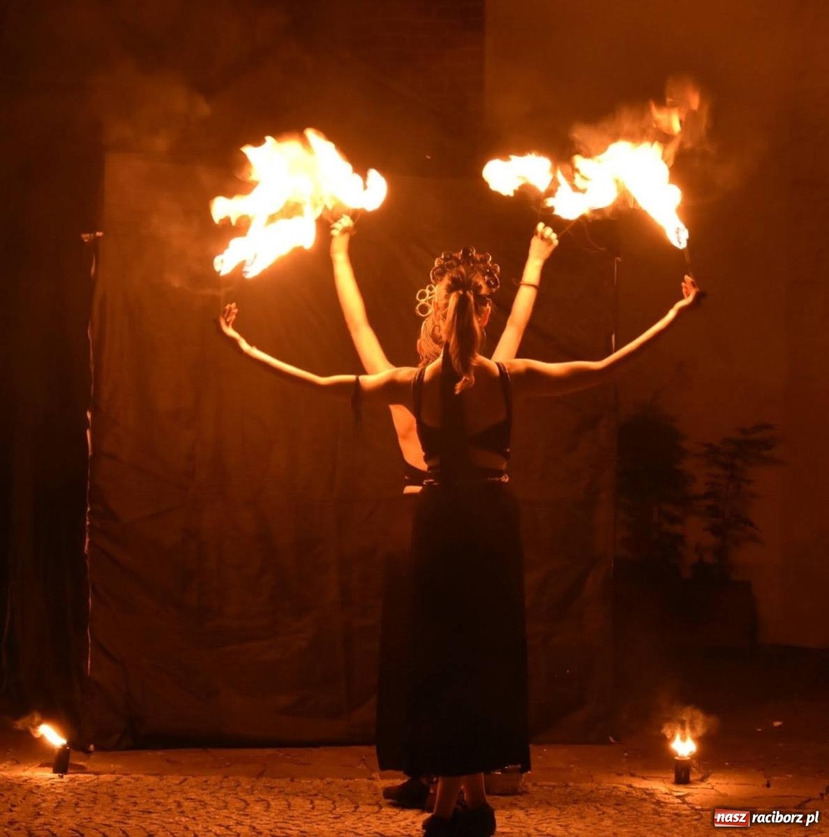 Zdjęcie w galerii na portalu naszraciborz.pl: B.R.O zapełnił nocą zamkowy dziedziniec [FOTO i WIDEO] wiadomości z regionu