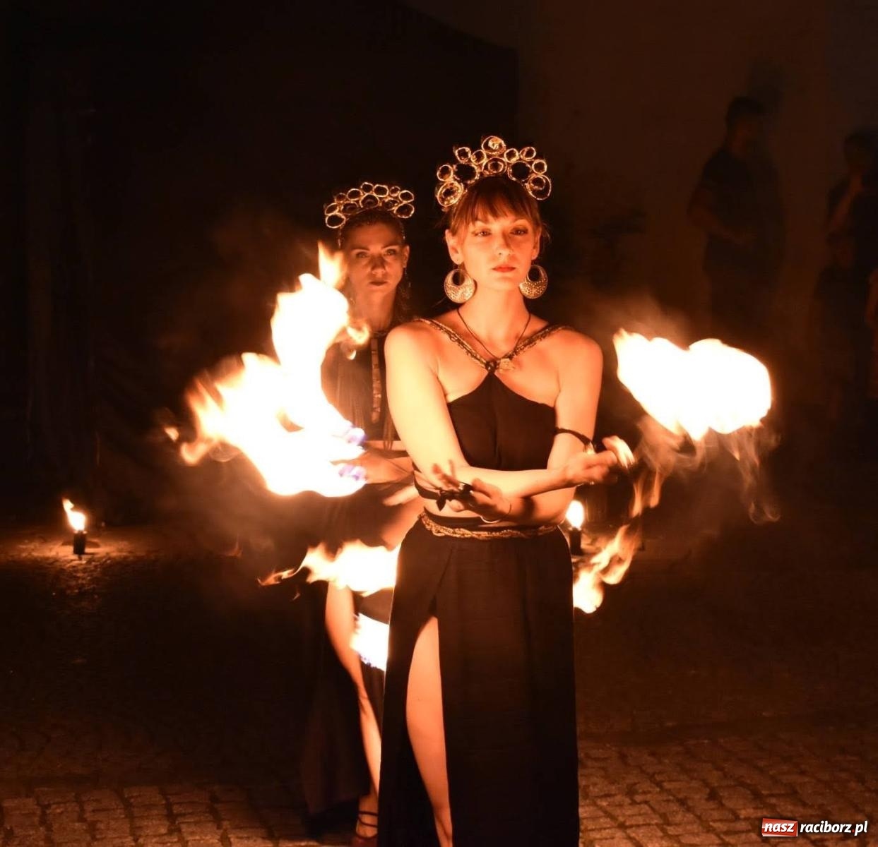 Zdjęcie w galerii na portalu naszraciborz.pl: B.R.O zapełnił nocą zamkowy dziedziniec [FOTO i WIDEO] wiadomości z regionu