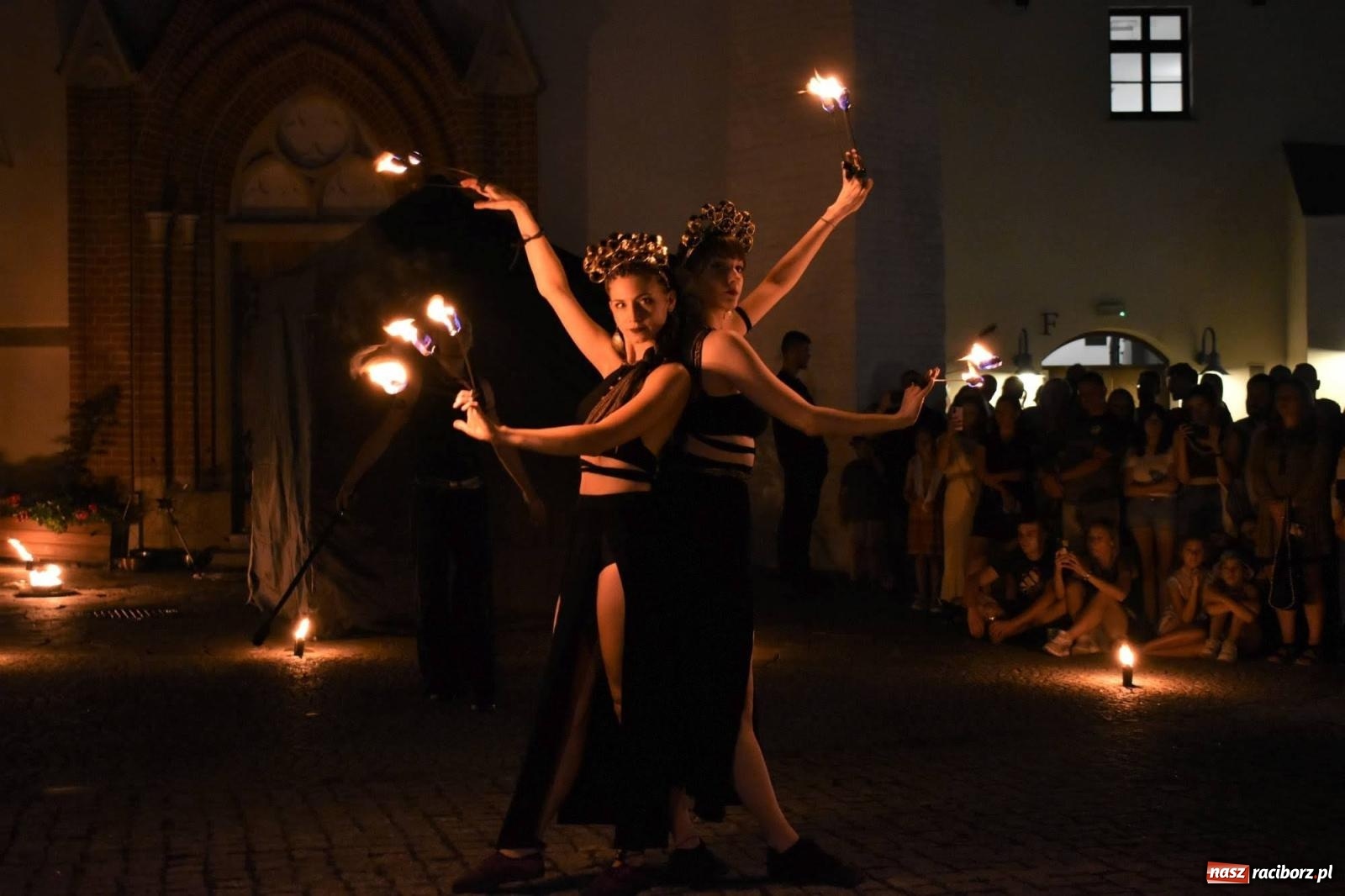 Zdjęcie w galerii na portalu naszraciborz.pl: B.R.O zapełnił nocą zamkowy dziedziniec [FOTO i WIDEO] wiadomości z regionu
