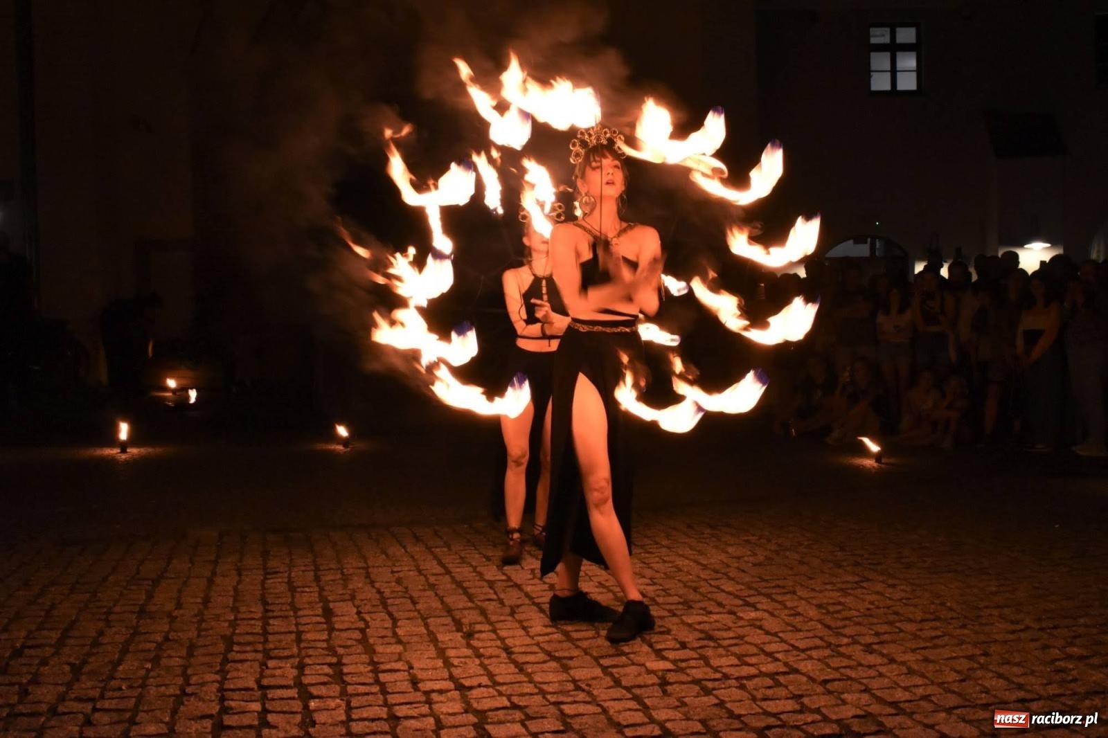 Zdjęcie w galerii na portalu naszraciborz.pl: B.R.O zapełnił nocą zamkowy dziedziniec [FOTO i WIDEO] wiadomości z regionu