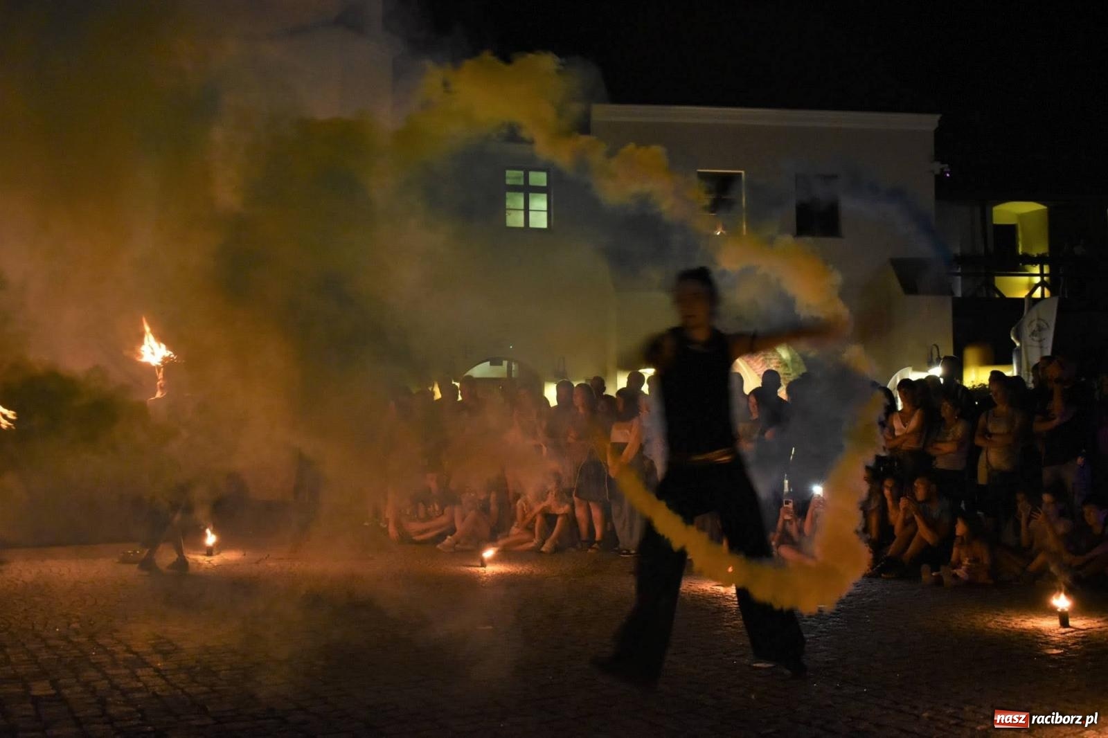 Zdjęcie w galerii na portalu naszraciborz.pl: B.R.O zapełnił nocą zamkowy dziedziniec [FOTO i WIDEO] wiadomości z regionu