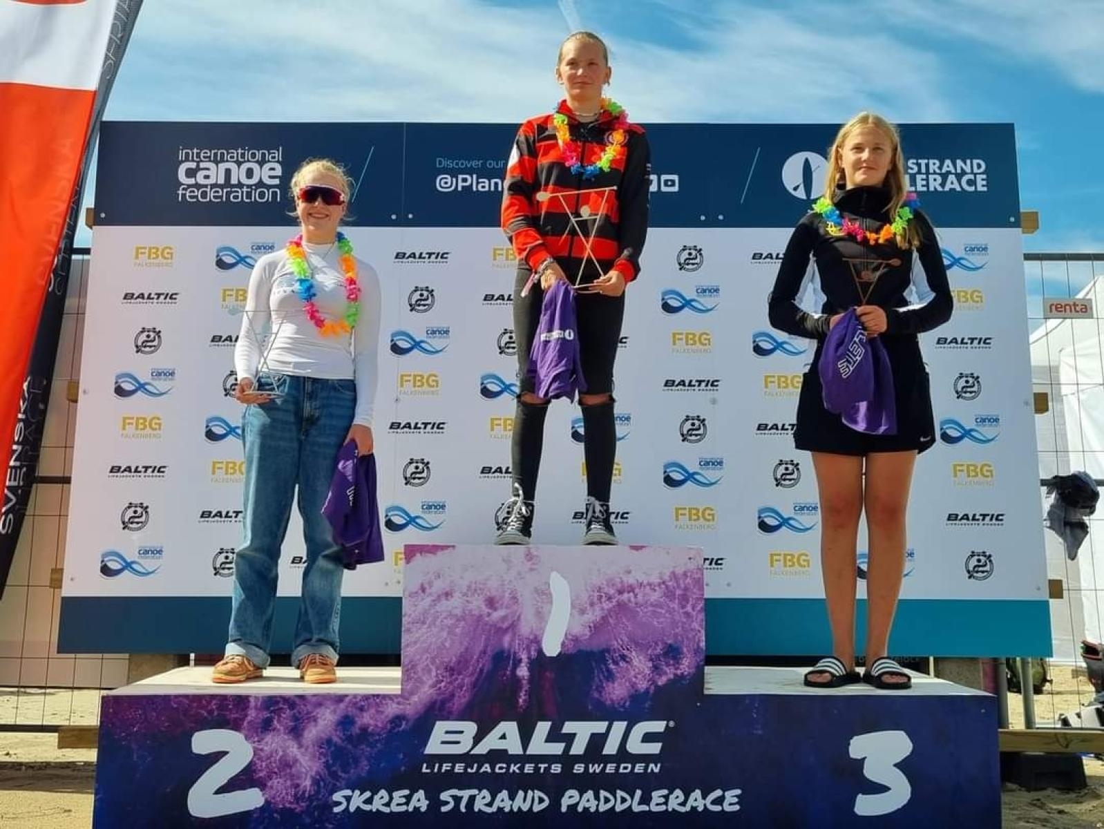 Zdjęcie w galerii na portalu naszraciborz.pl: Raciborskie wodniaczki wracają ze Szwecji z medalami wiadomości z regionu