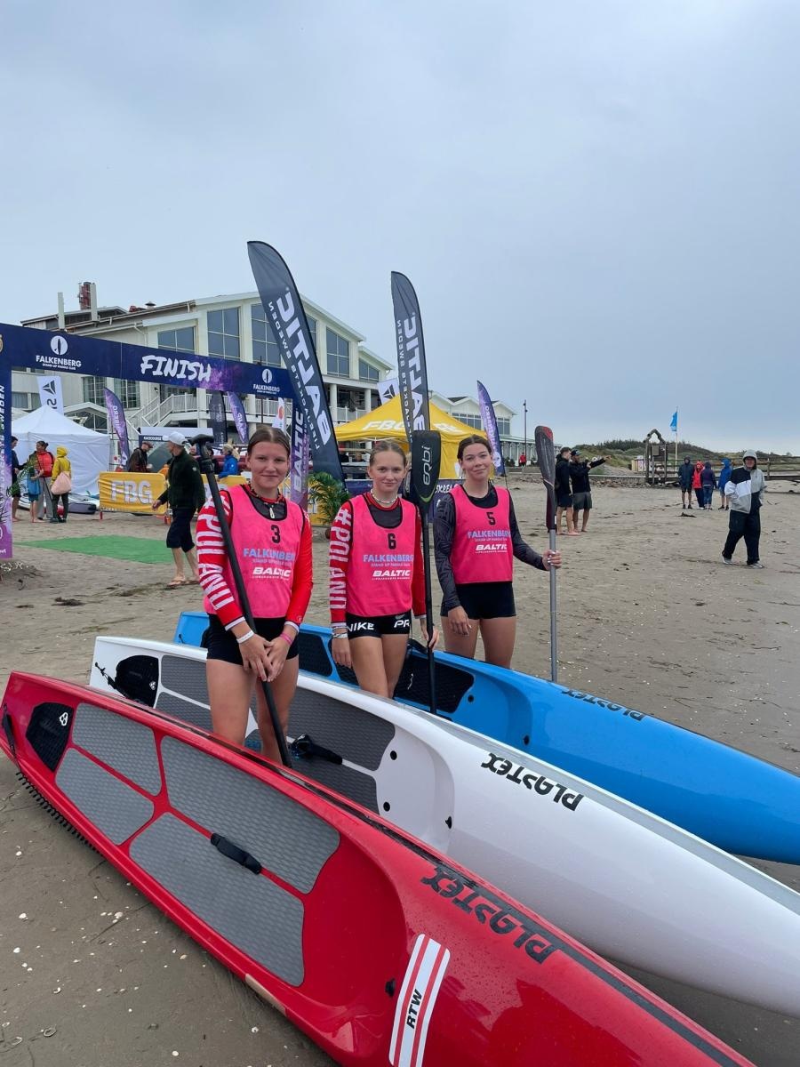 Zdjęcie w galerii na portalu naszraciborz.pl: Raciborskie wodniaczki wracają ze Szwecji z medalami wiadomości z regionu