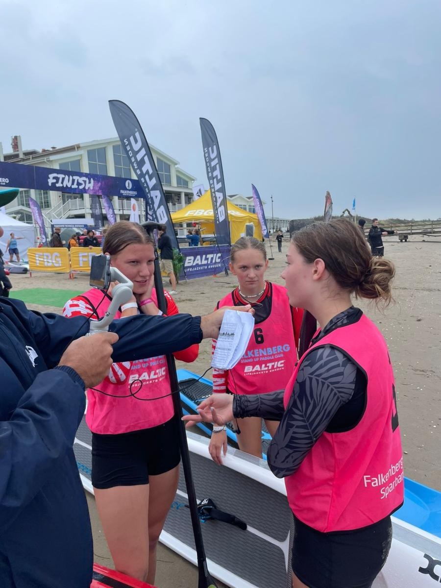 Zdjęcie w galerii na portalu naszraciborz.pl: Raciborskie wodniaczki wracają ze Szwecji z medalami wiadomości z regionu