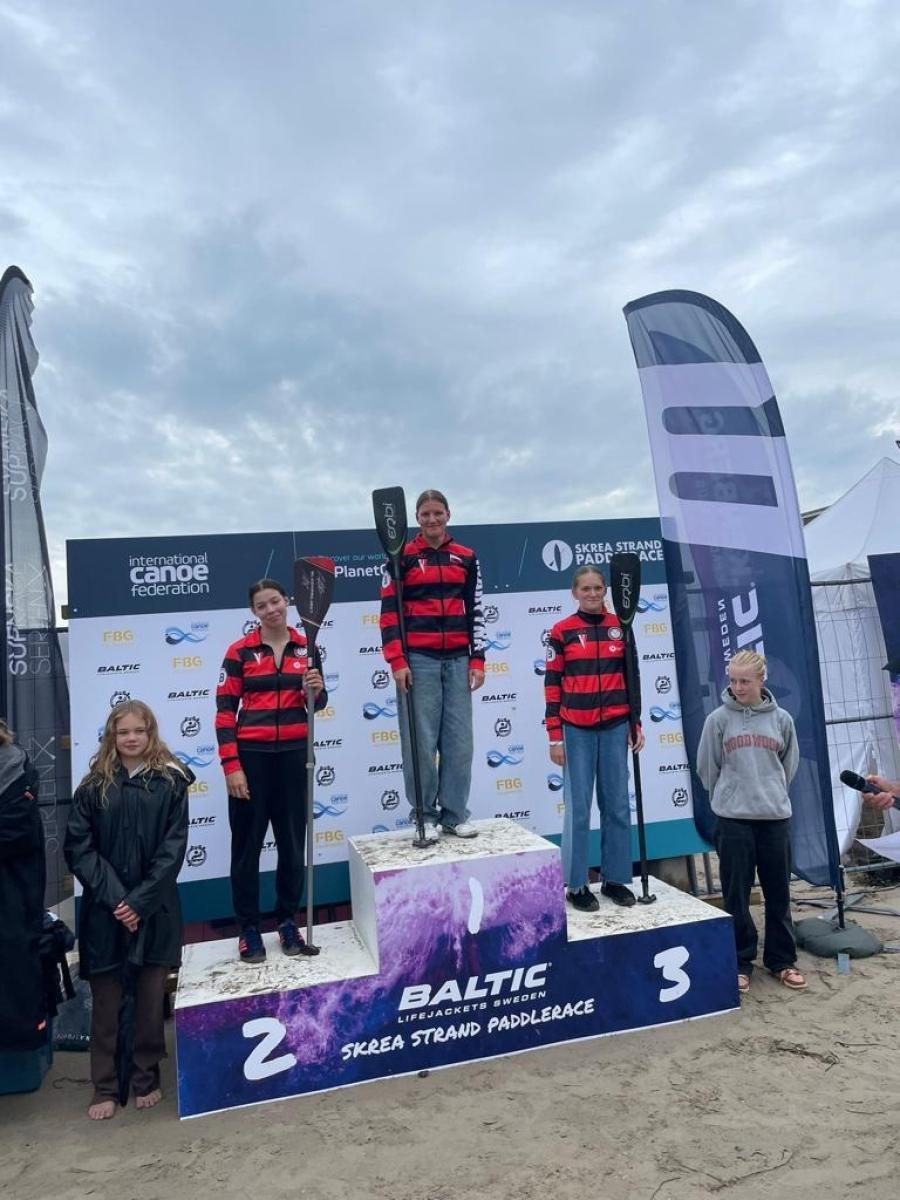 Zdjęcie w galerii na portalu naszraciborz.pl: Raciborskie wodniaczki wracają ze Szwecji z medalami wiadomości z regionu