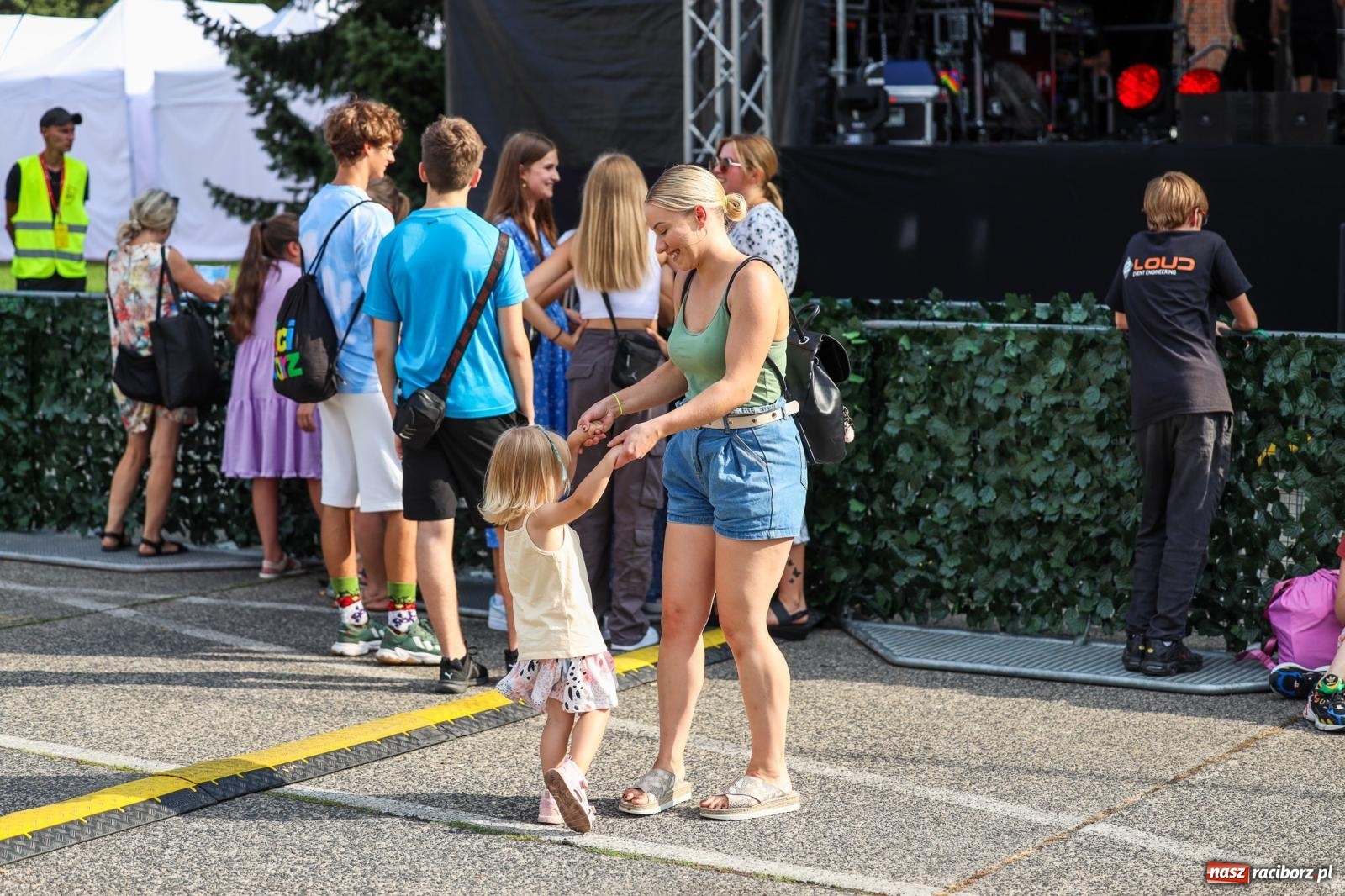 Zdjęcie w galerii na portalu naszraciborz.pl: Fajne miasto, fajna impreza, fajni ludzie. Raciborzanie swawolą [WIDEO] wiadomości z regionu