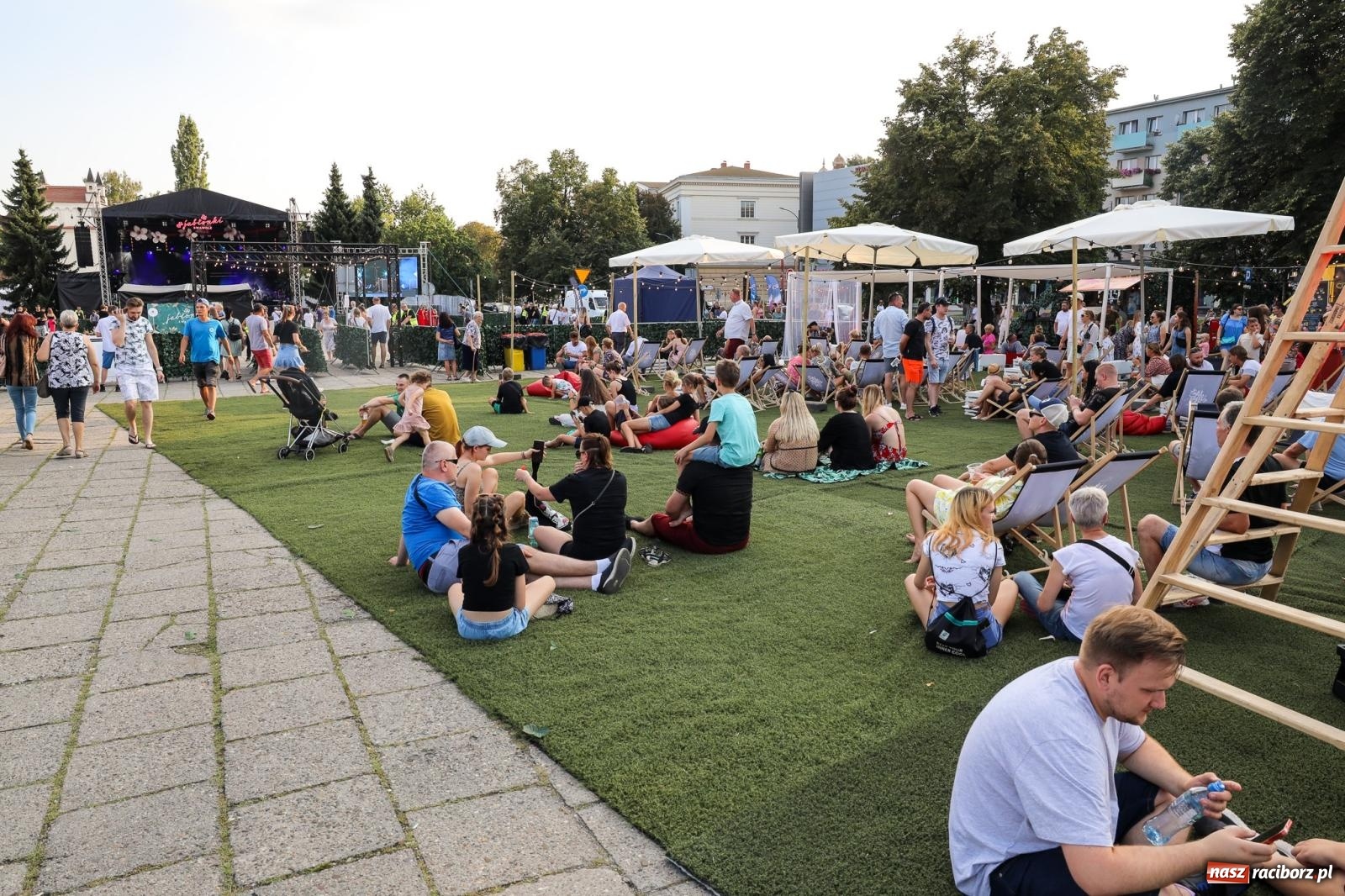 Zdjęcie w galerii na portalu naszraciborz.pl: Fajne miasto, fajna impreza, fajni ludzie. Raciborzanie swawolą [WIDEO] wiadomości z regionu