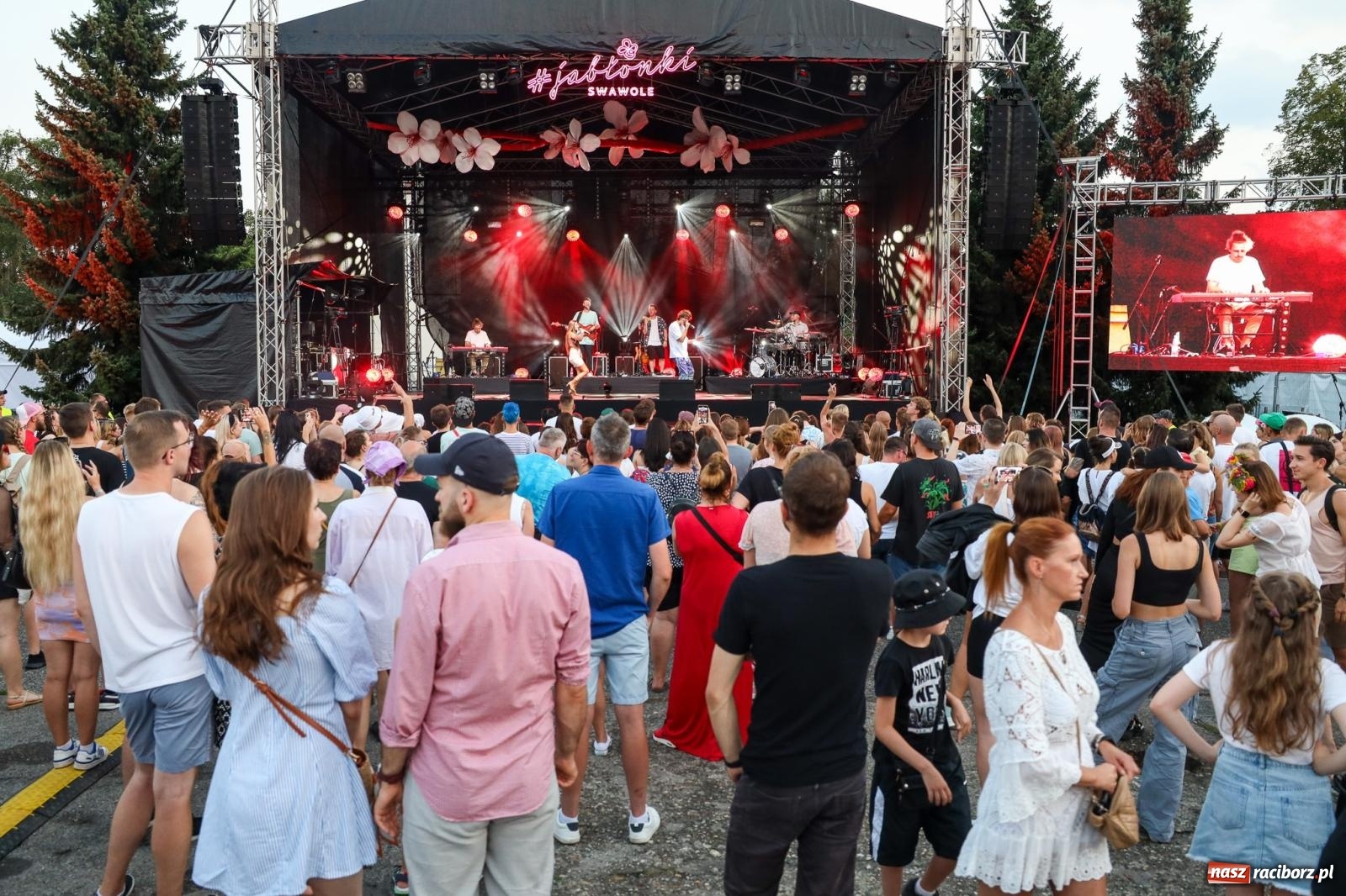 Zdjęcie w galerii na portalu naszraciborz.pl: Fajne miasto, fajna impreza, fajni ludzie. Raciborzanie swawolą [WIDEO] wiadomości z regionu