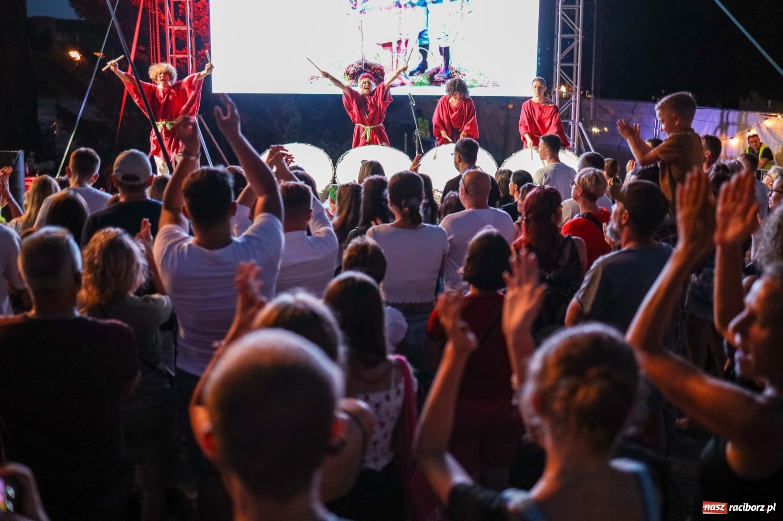 Zdjęcie w galerii na portalu naszraciborz.pl: Fajne miasto, fajna impreza, fajni ludzie. Raciborzanie swawolą [WIDEO] wiadomości z regionu