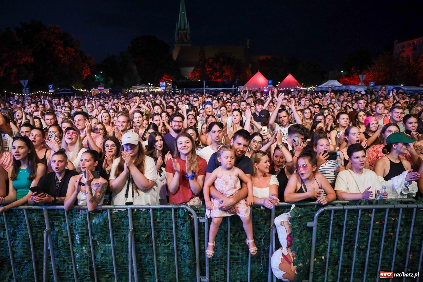 Zdjęcie w galerii na portalu naszraciborz.pl: Fajne miasto, fajna impreza, fajni ludzie. Raciborzanie swawolą [WIDEO] wiadomości z regionu
