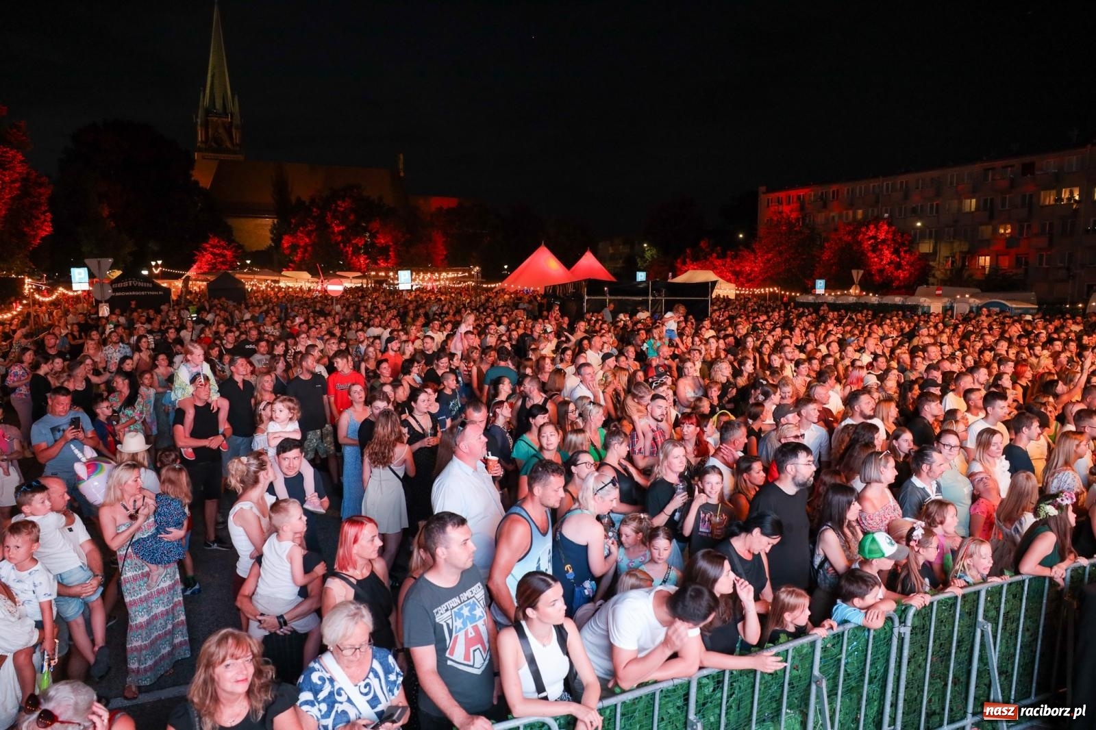 Zdjęcie w galerii na portalu naszraciborz.pl: Fajne miasto, fajna impreza, fajni ludzie. Raciborzanie swawolą [WIDEO] wiadomości z regionu