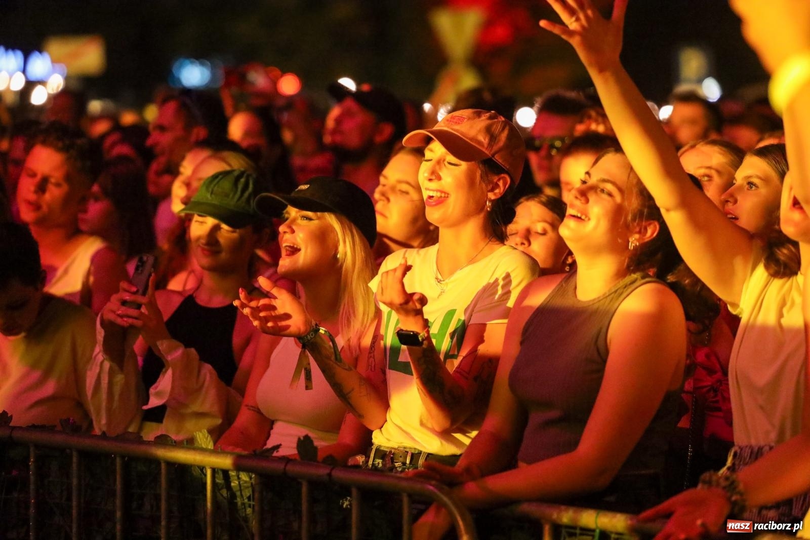 Zdjęcie w galerii na portalu naszraciborz.pl: Fajne miasto, fajna impreza, fajni ludzie. Raciborzanie swawolą [WIDEO] wiadomości z regionu