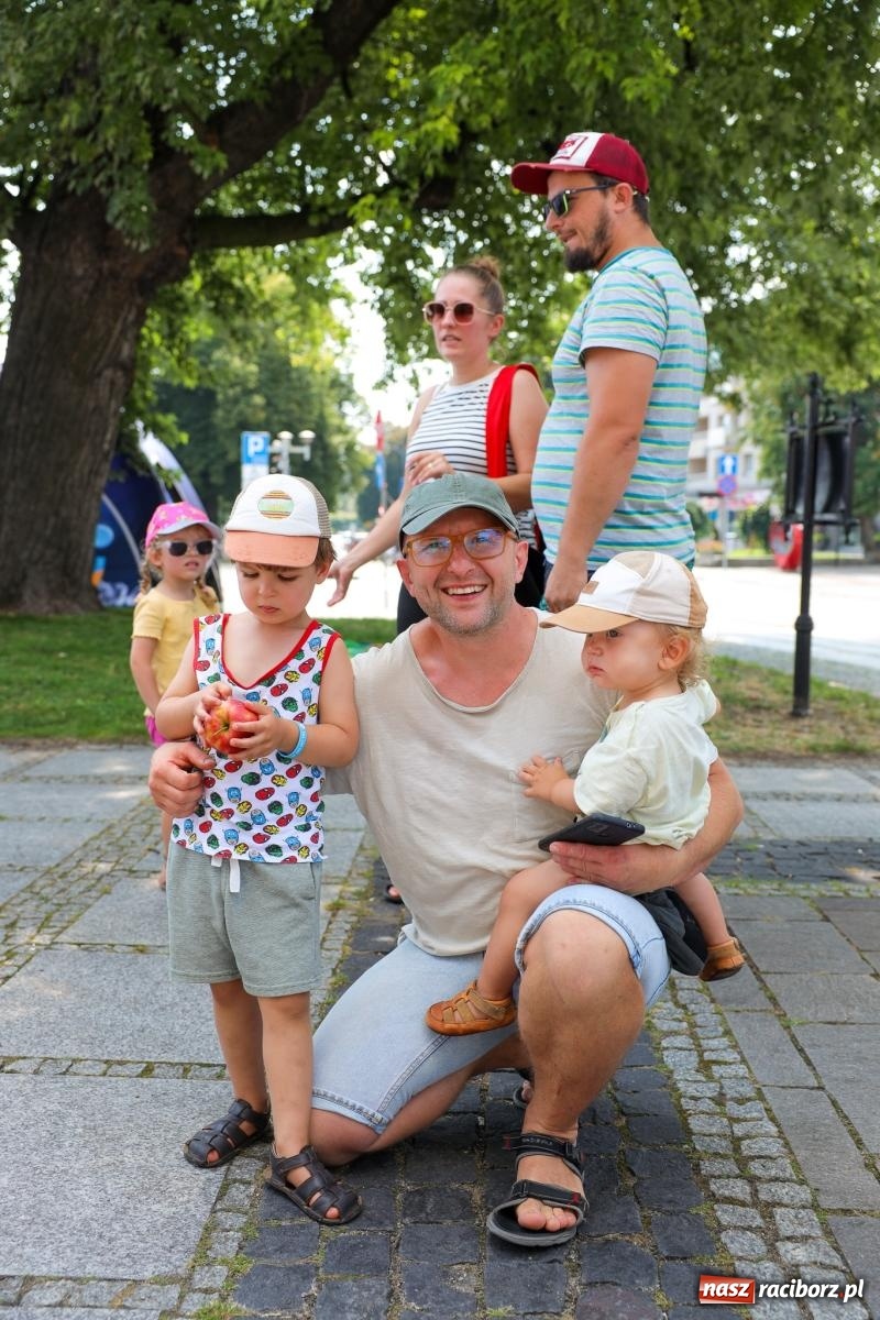 Zdjęcie w galerii na portalu naszraciborz.pl: Fajne miasto, fajna impreza, fajni ludzie. Raciborzanie swawolą [WIDEO] wiadomości z regionu