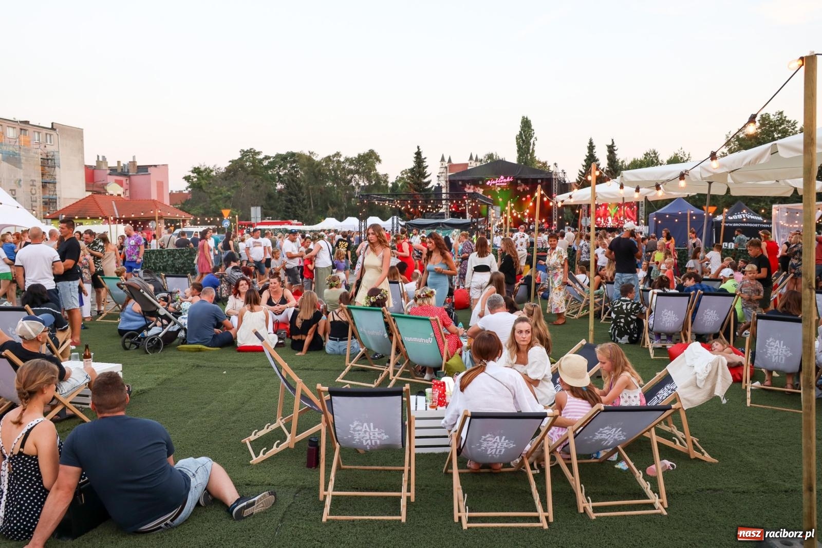 Zdjęcie w galerii na portalu naszraciborz.pl: Fajne miasto, fajna impreza, fajni ludzie. Raciborzanie swawolą [WIDEO] wiadomości z regionu