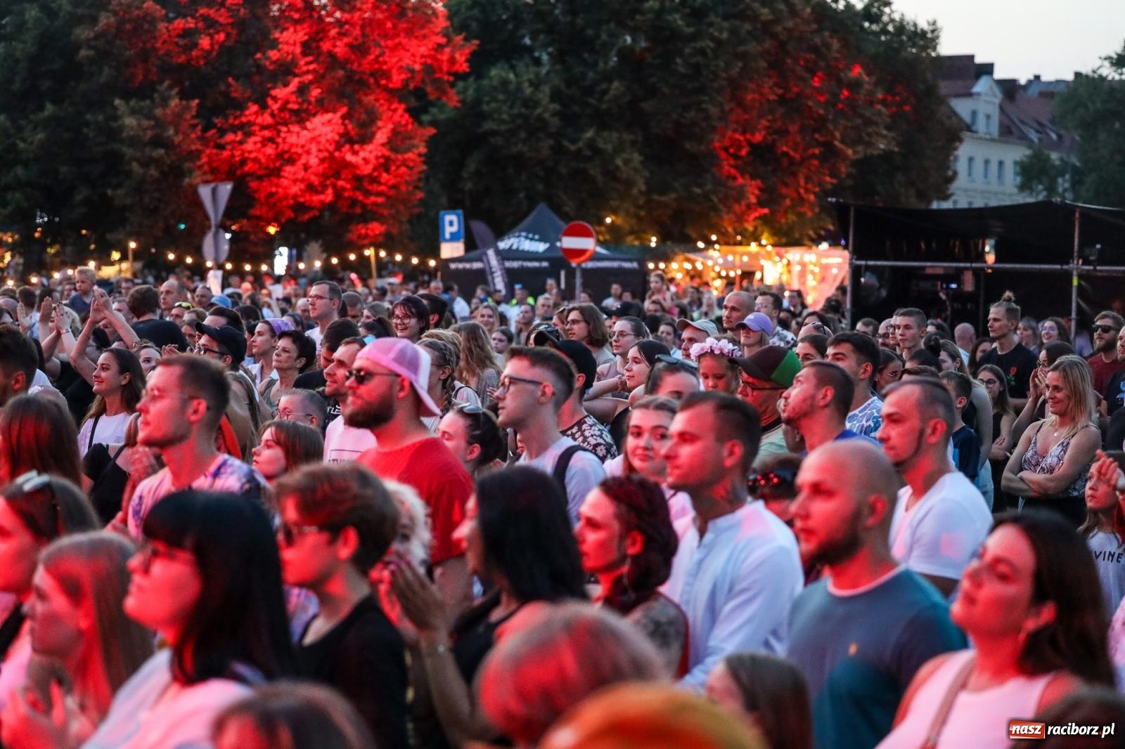 Zdjęcie w galerii na portalu naszraciborz.pl: Fajne miasto, fajna impreza, fajni ludzie. Raciborzanie swawolą [WIDEO] wiadomości z regionu