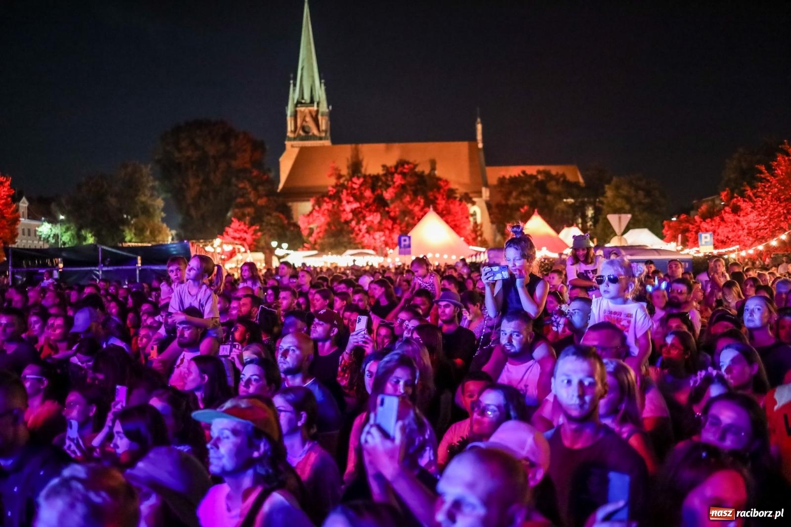 Zdjęcie w galerii na portalu naszraciborz.pl: Fajne miasto, fajna impreza, fajni ludzie. Raciborzanie swawolą [WIDEO] wiadomości z regionu