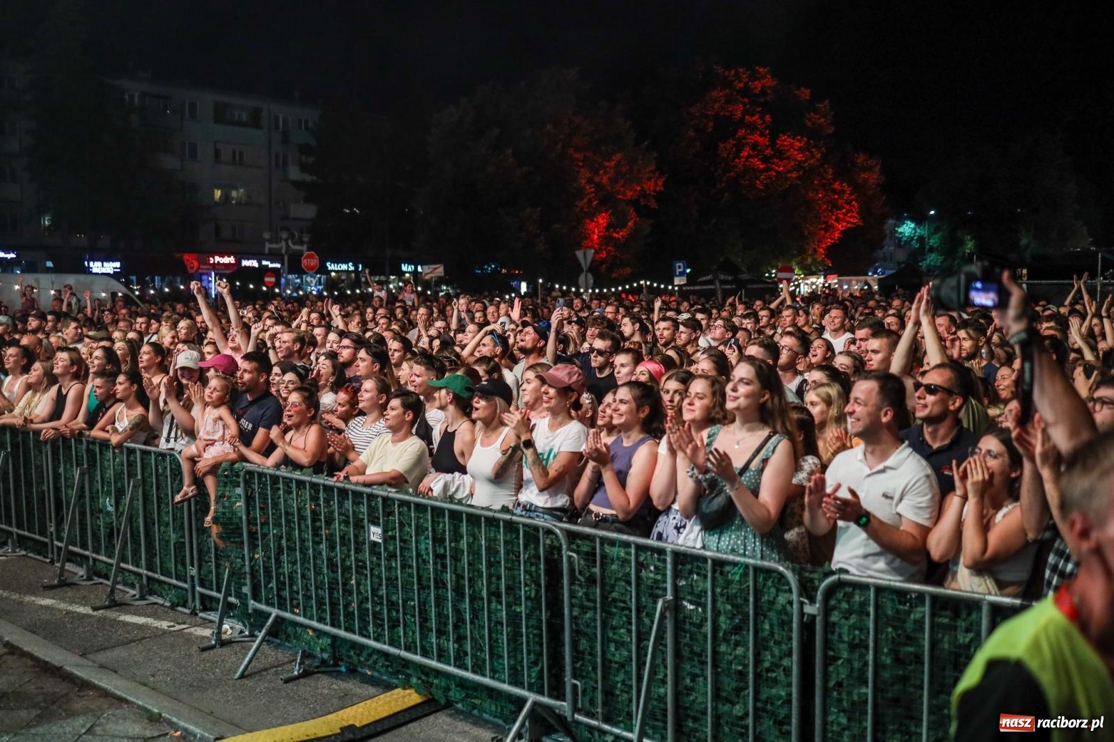 Zdjęcie w galerii na portalu naszraciborz.pl: Fajne miasto, fajna impreza, fajni ludzie. Raciborzanie swawolą [WIDEO] wiadomości z regionu