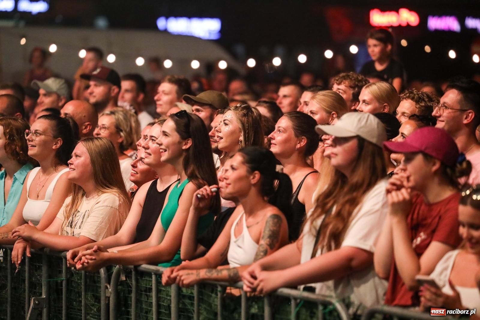 Zdjęcie w galerii na portalu naszraciborz.pl: Fajne miasto, fajna impreza, fajni ludzie. Raciborzanie swawolą [WIDEO] wiadomości z regionu