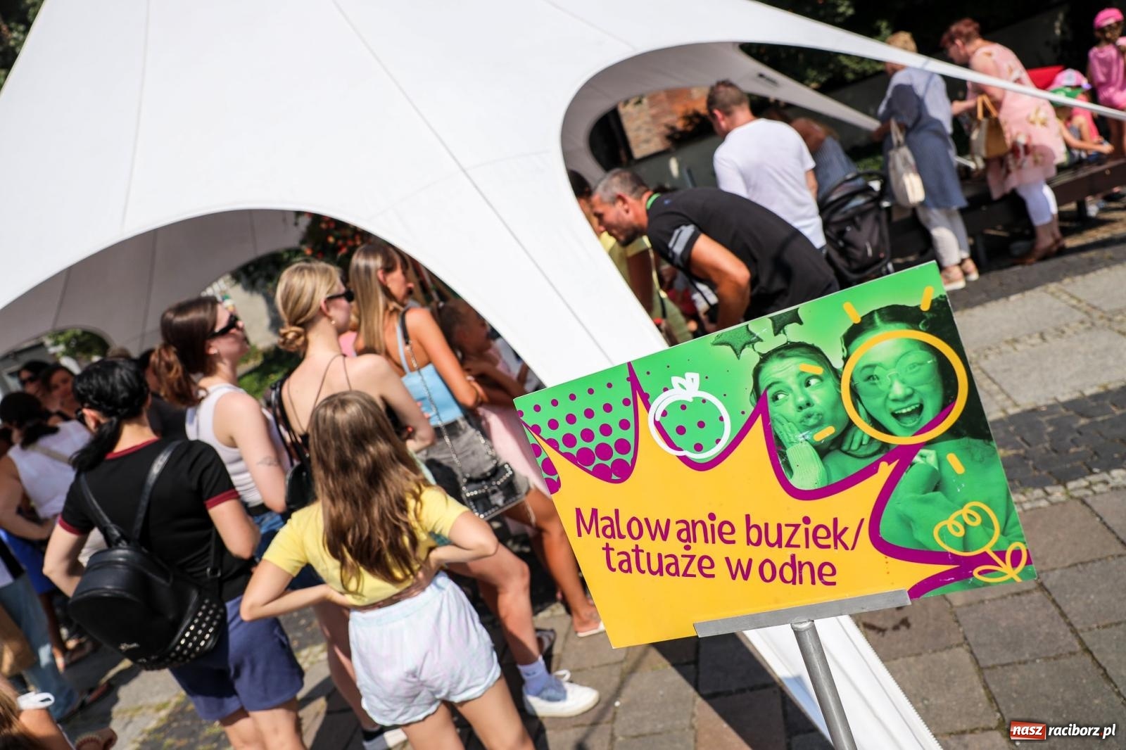 Zdjęcie w galerii na portalu naszraciborz.pl: Fajne miasto, fajna impreza, fajni ludzie. Raciborzanie swawolą [WIDEO] wiadomości z regionu