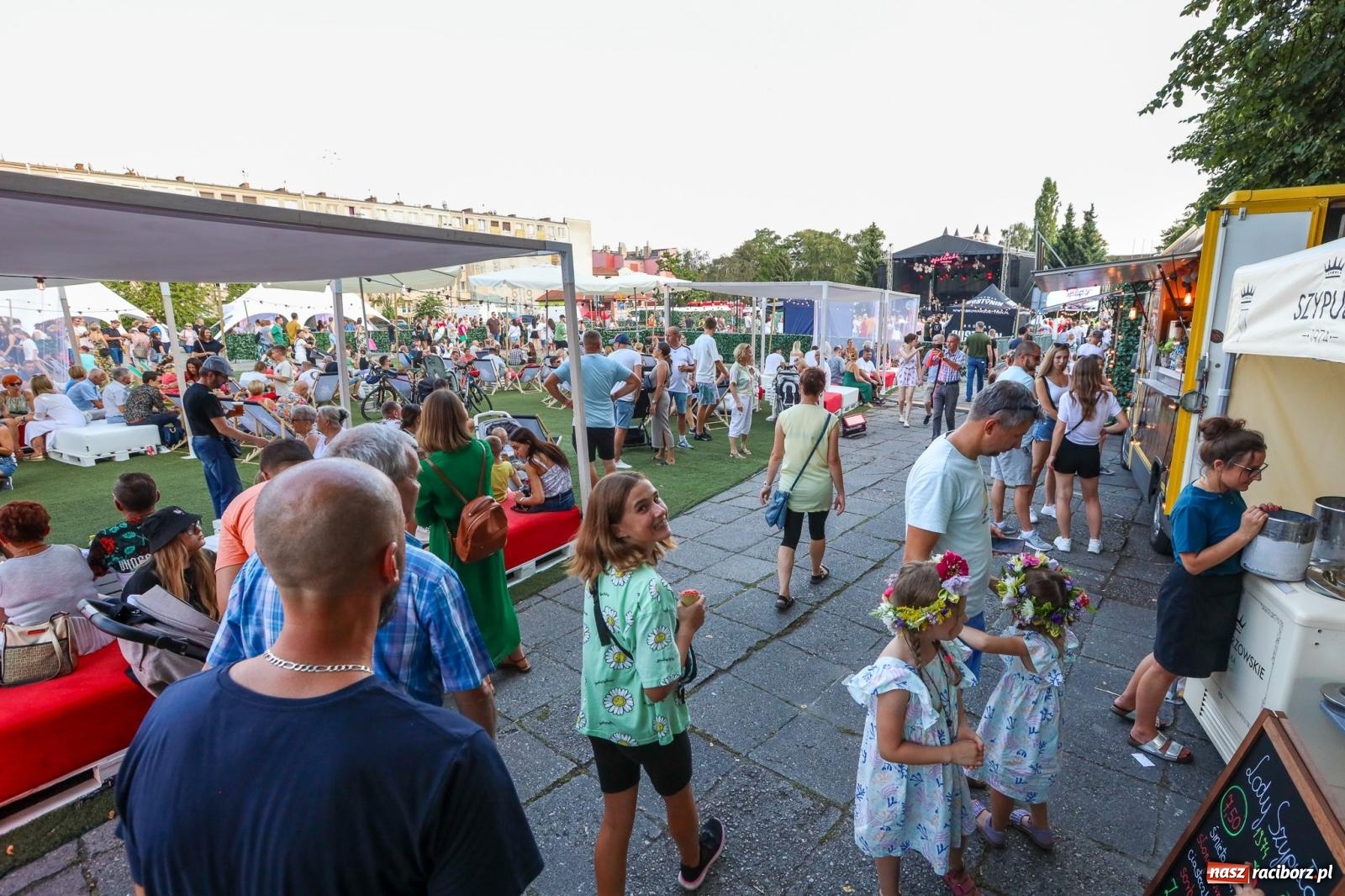 Zdjęcie w galerii na portalu naszraciborz.pl: Fajne miasto, fajna impreza, fajni ludzie. Raciborzanie swawolą [WIDEO] wiadomości z regionu