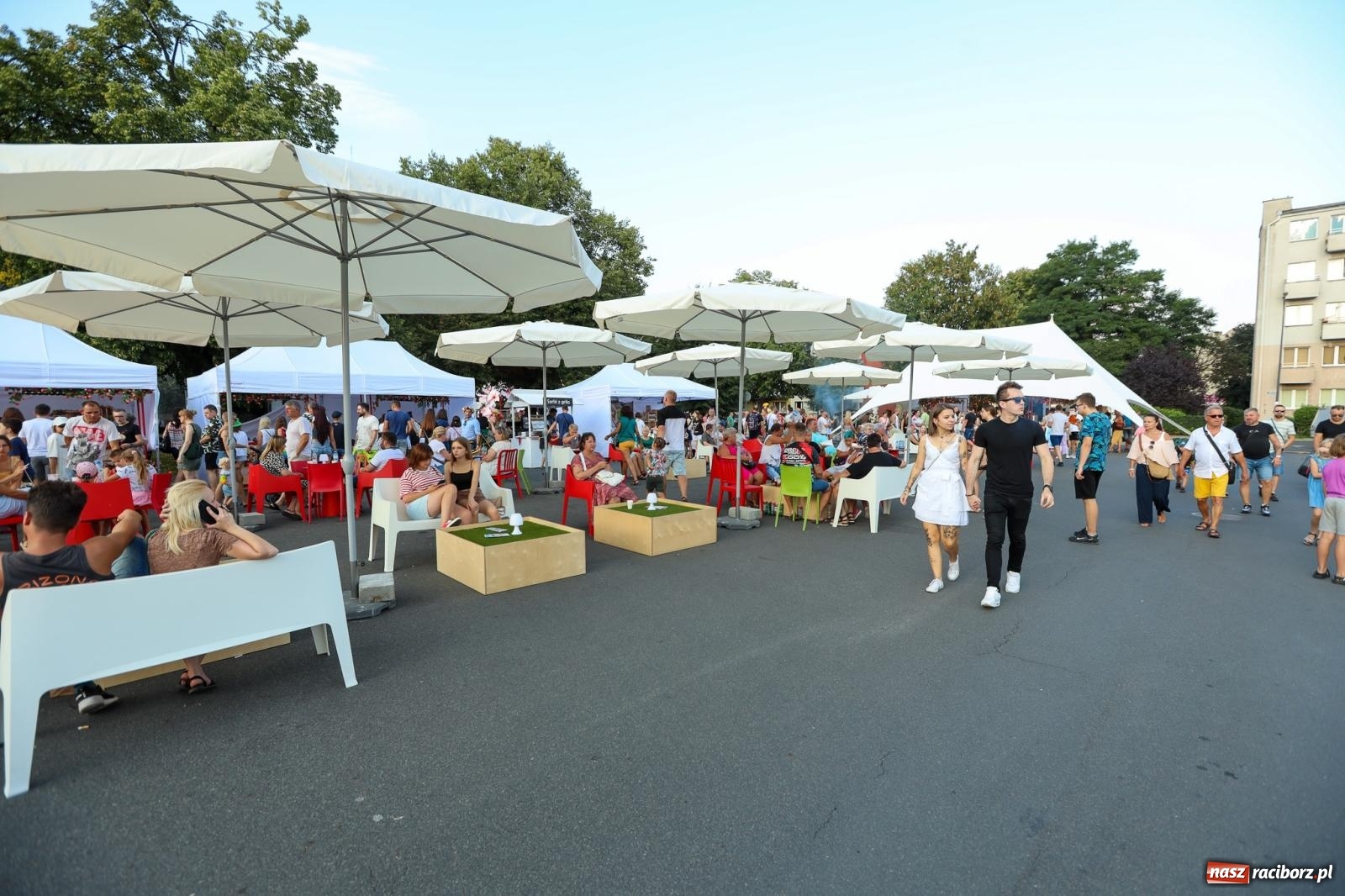 Zdjęcie w galerii na portalu naszraciborz.pl: Fajne miasto, fajna impreza, fajni ludzie. Raciborzanie swawolą [WIDEO] wiadomości z regionu