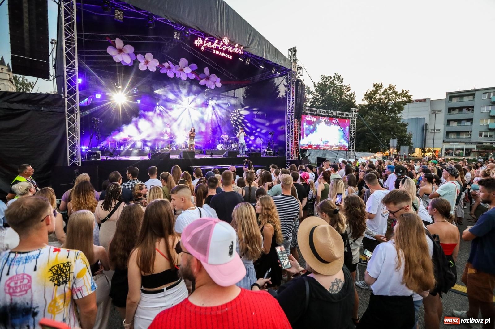 Zdjęcie w galerii na portalu naszraciborz.pl: Fajne miasto, fajna impreza, fajni ludzie. Raciborzanie swawolą [WIDEO] wiadomości z regionu