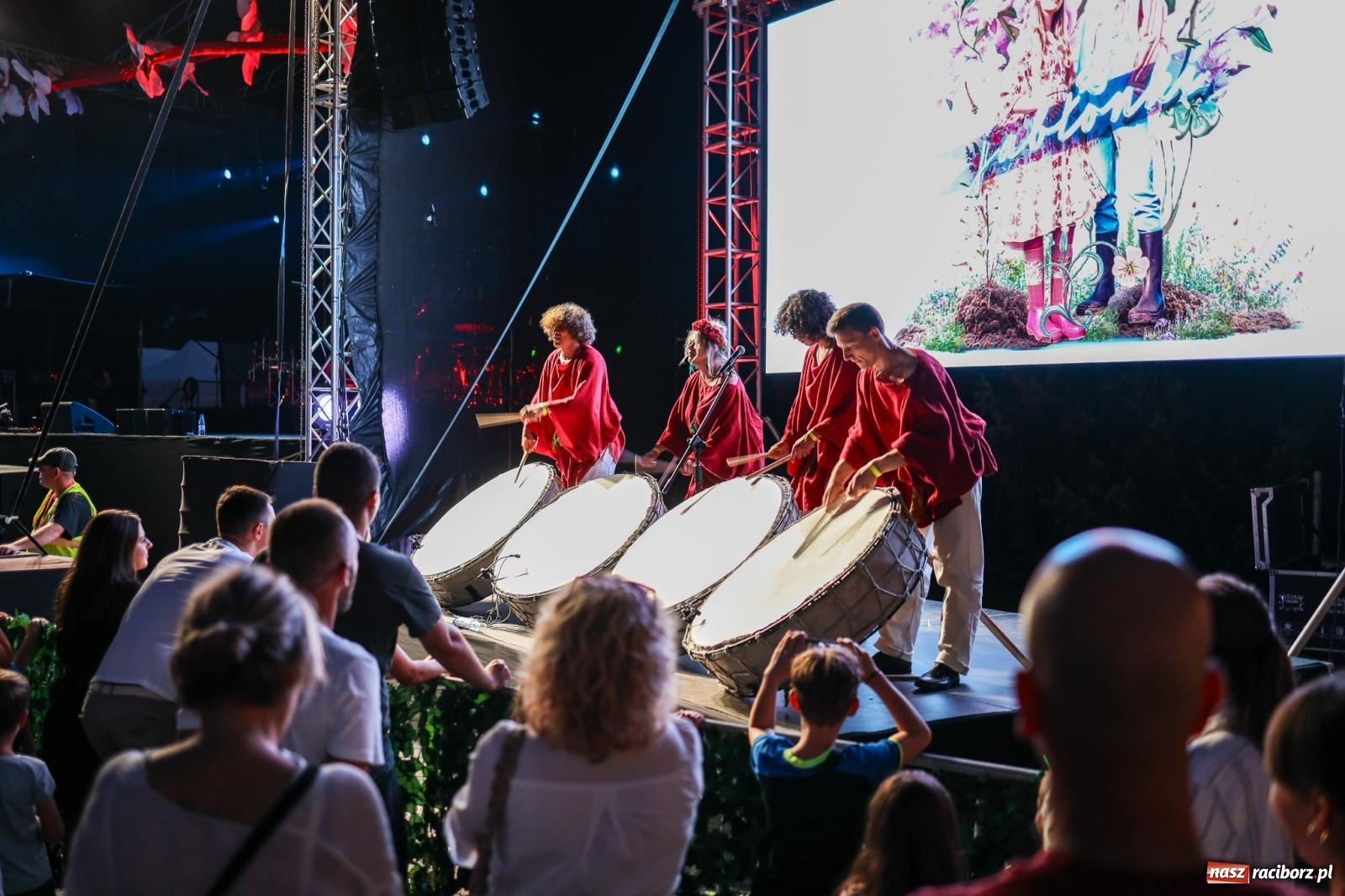 Zdjęcie w galerii na portalu naszraciborz.pl: Fajne miasto, fajna impreza, fajni ludzie. Raciborzanie swawolą [WIDEO] wiadomości z regionu