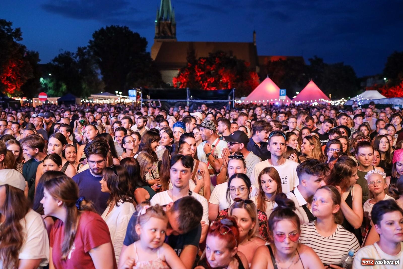 Zdjęcie w galerii na portalu naszraciborz.pl: Fajne miasto, fajna impreza, fajni ludzie. Raciborzanie swawolą [WIDEO] wiadomości z regionu