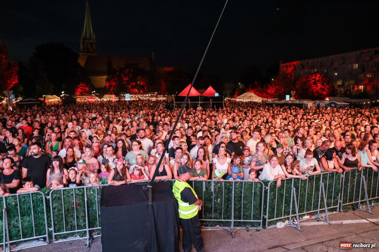 Zdjęcie w galerii na portalu naszraciborz.pl: Fajne miasto, fajna impreza, fajni ludzie. Raciborzanie swawolą [WIDEO] wiadomości z regionu