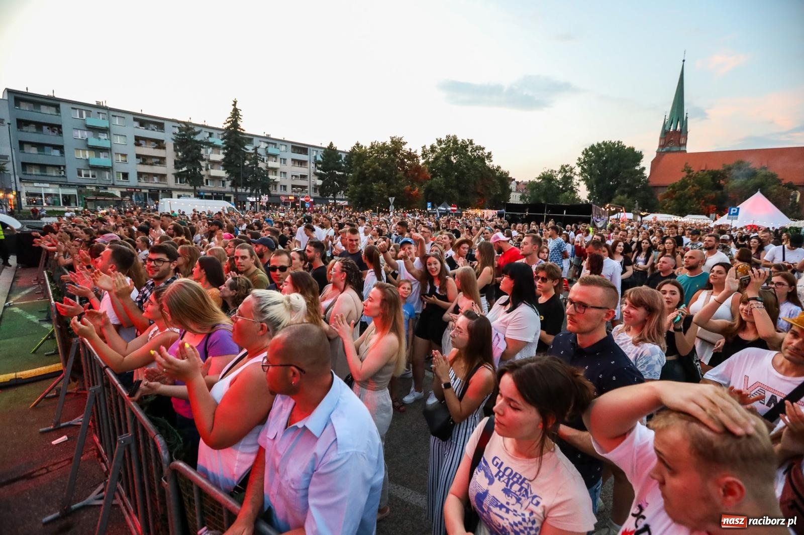 Zdjęcie w galerii na portalu naszraciborz.pl: Fajne miasto, fajna impreza, fajni ludzie. Raciborzanie swawolą [WIDEO] wiadomości z regionu