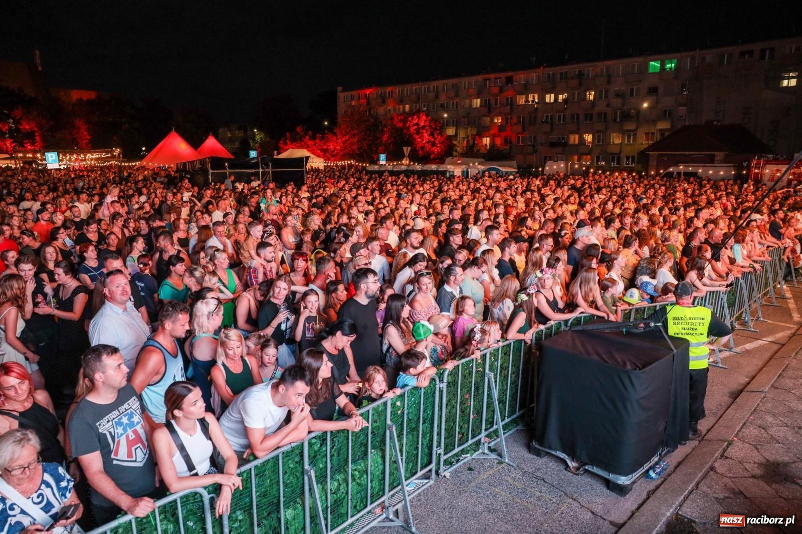Zdjęcie w galerii na portalu naszraciborz.pl: Fajne miasto, fajna impreza, fajni ludzie. Raciborzanie swawolą [WIDEO] wiadomości z regionu