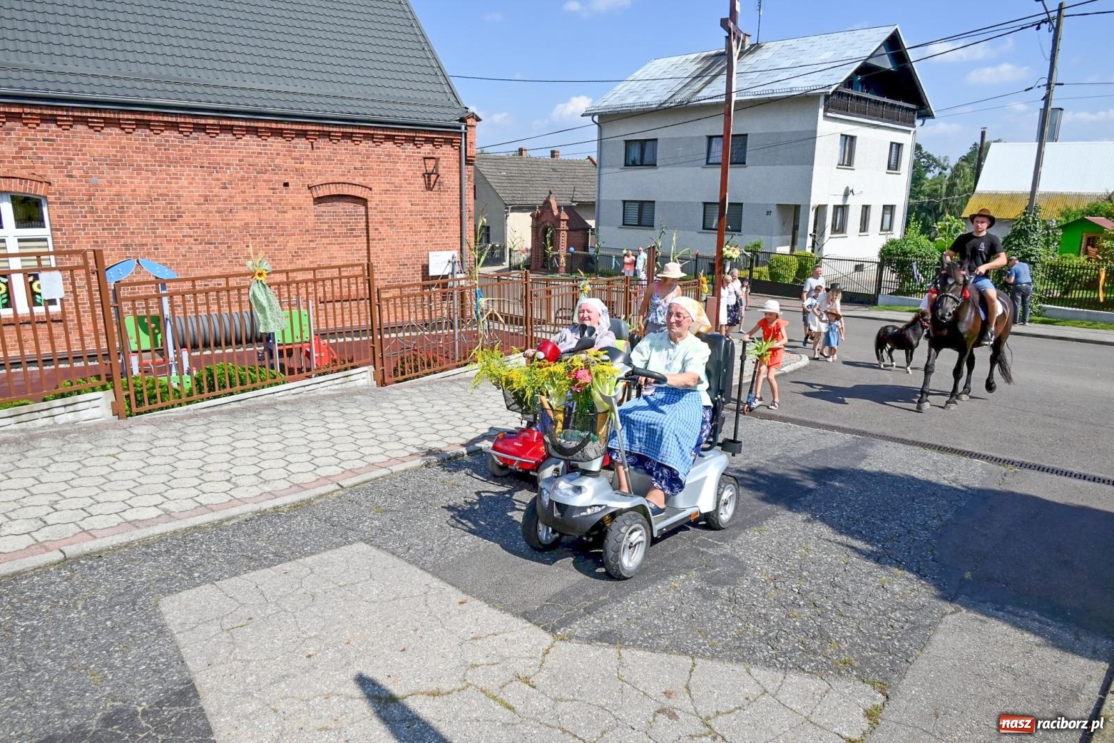 Zdjęcie w galerii na portalu naszraciborz.pl: Radosne i kolorowe święto plonów w Bolesławiu [FOTO i WIDEO] wiadomości z regionu