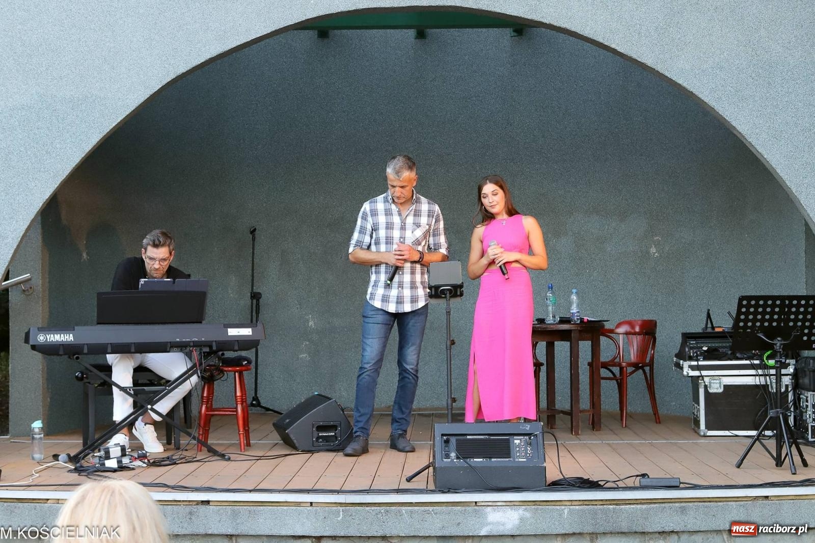 Zdjęcie w galerii na portalu naszraciborz.pl: Gentlemen's Club w muszelce w parku m. Roth wiadomości z regionu