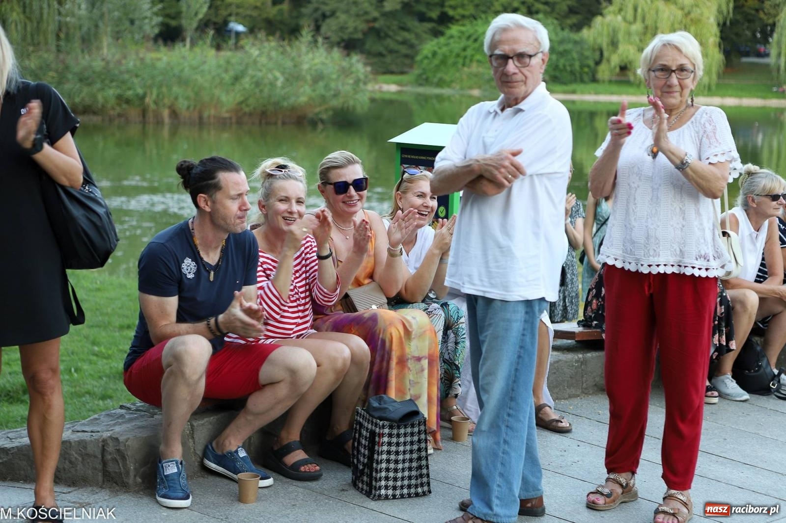 Zdjęcie w galerii na portalu naszraciborz.pl: Gentlemen's Club w muszelce w parku m. Roth wiadomości z regionu