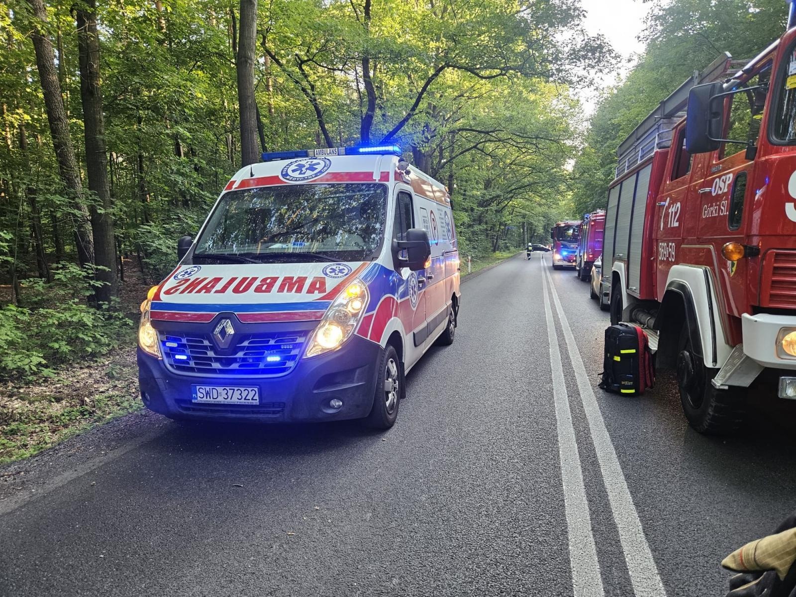 Zdjęcie w galerii na portalu naszraciborz.pl: Toyota uderzyła w drzewo w Szymocicach [FOTO] wiadomości z regionu