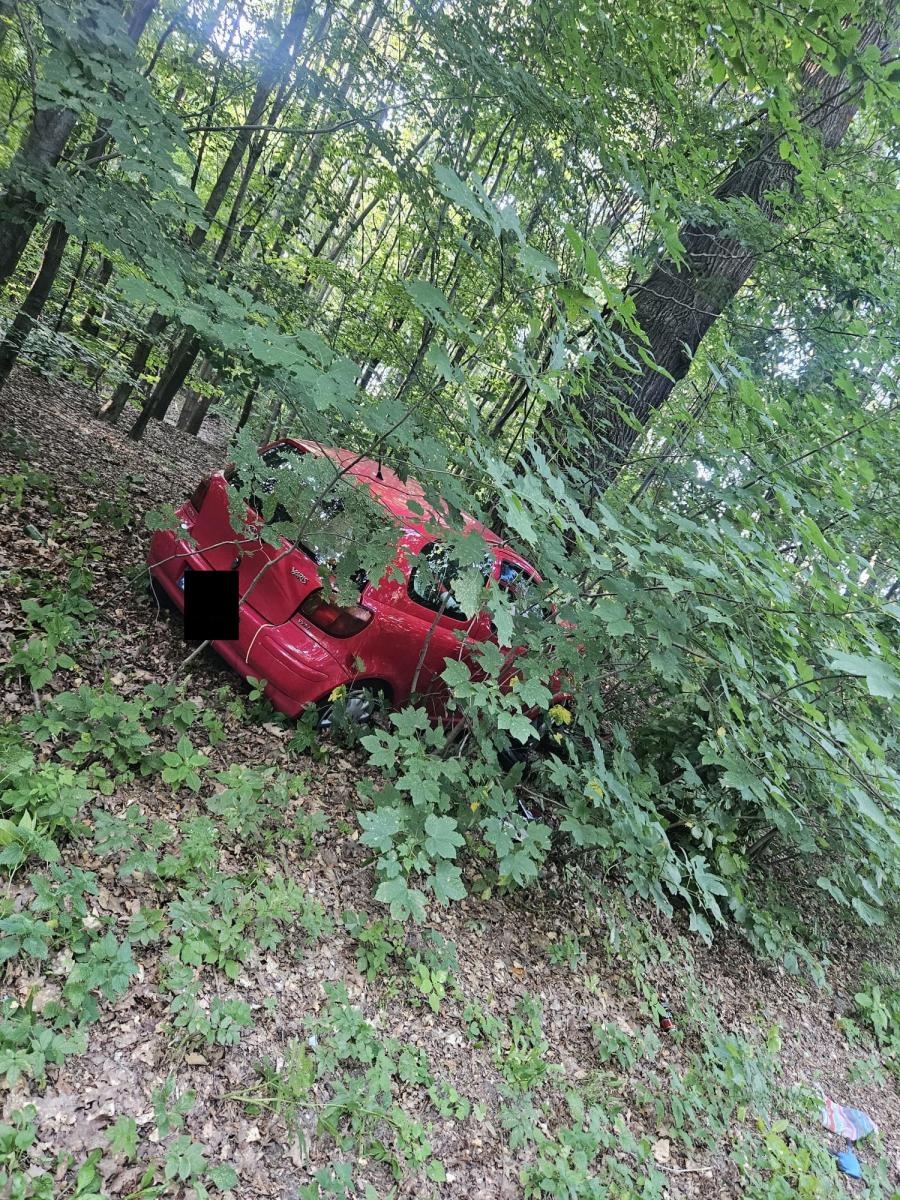 Zdjęcie w galerii na portalu naszraciborz.pl: Toyota uderzyła w drzewo w Szymocicach [FOTO] wiadomości z regionu