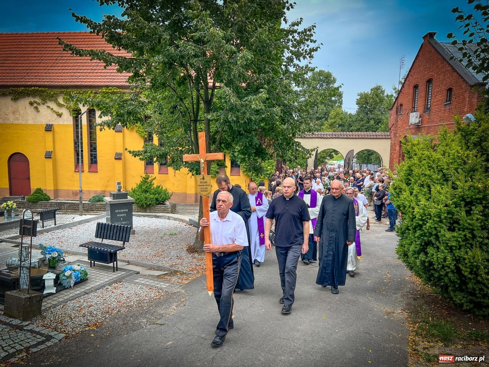 Zdjęcie w galerii na portalu naszraciborz.pl: Na cmentarzu Jeruzalem pożegnano lek. med. Urszulę Chudobę-Krężel [WIDEO] wiadomości z regionu