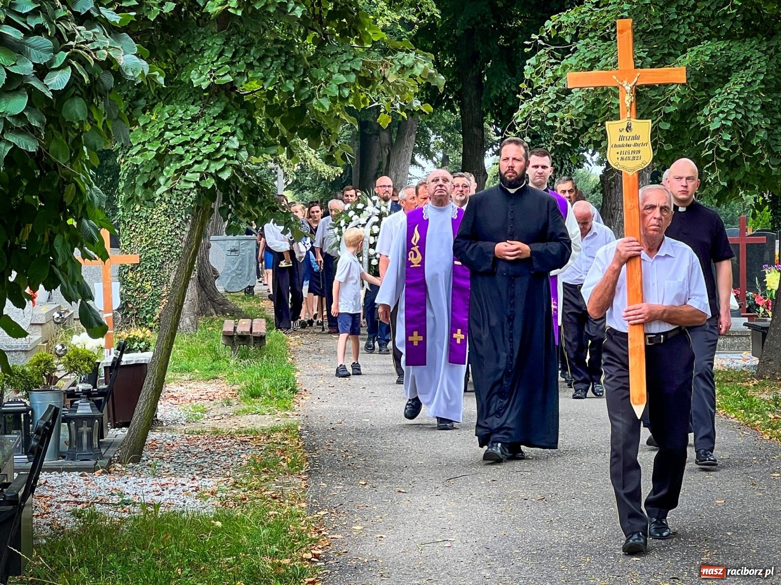 Zdjęcie w galerii na portalu naszraciborz.pl: Na cmentarzu Jeruzalem pożegnano lek. med. Urszulę Chudobę-Krężel [WIDEO] wiadomości z regionu