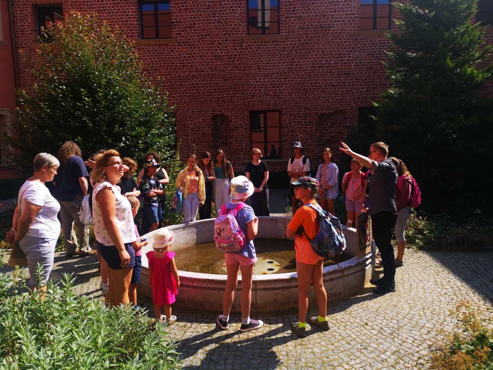 Zdjęcie w galerii na portalu naszraciborz.pl: MDK zorganizował w Rudach plener malarski wiadomości z regionu