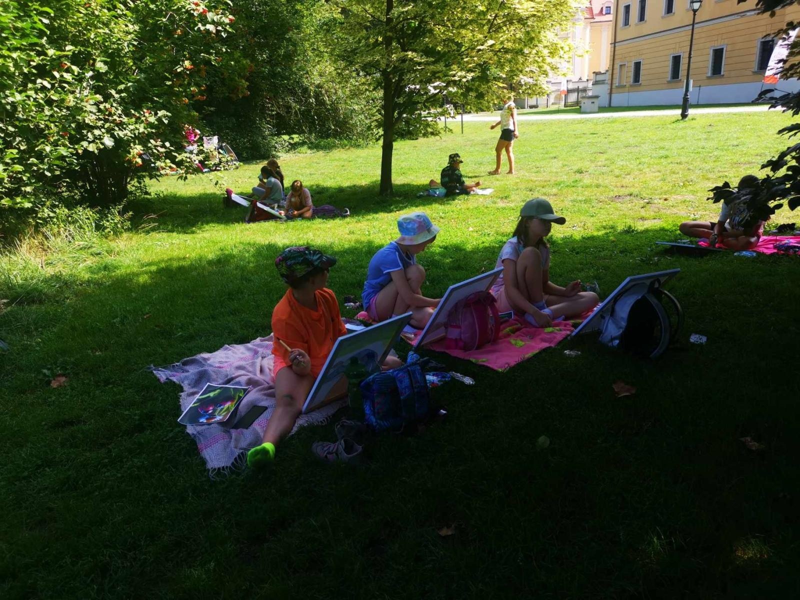 Zdjęcie w galerii na portalu naszraciborz.pl: MDK zorganizował w Rudach plener malarski wiadomości z regionu