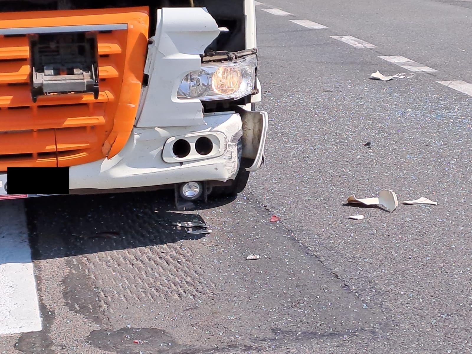 Zdjęcie w galerii na portalu naszraciborz.pl: Zderzenie ciężarówki z osobówką w Tworkowie wiadomości z regionu