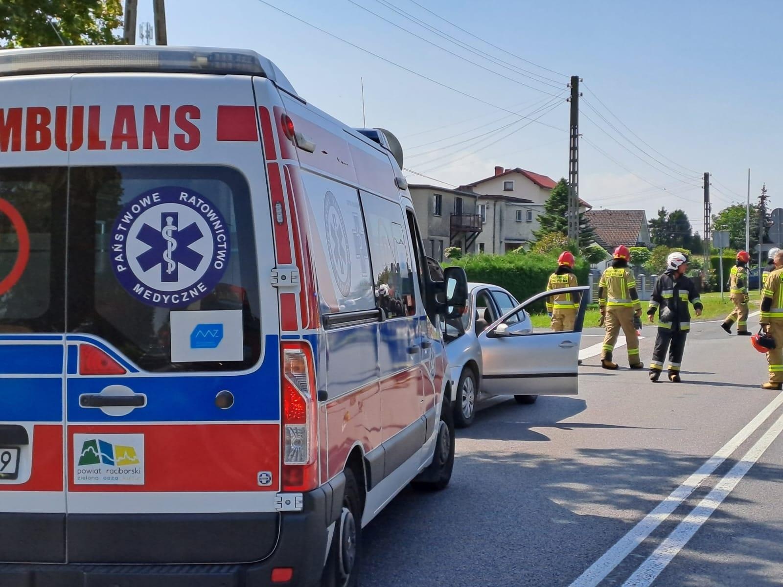 Zdjęcie w galerii na portalu naszraciborz.pl: Zderzenie ciężarówki z osobówką w Tworkowie wiadomości z regionu
