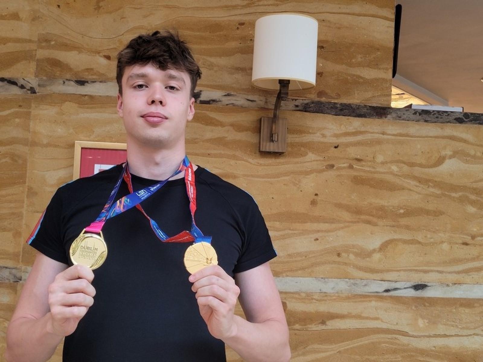 Zdjęcie w galerii na portalu naszraciborz.pl: Dominik Dudys w blasku złota wiadomości z regionu