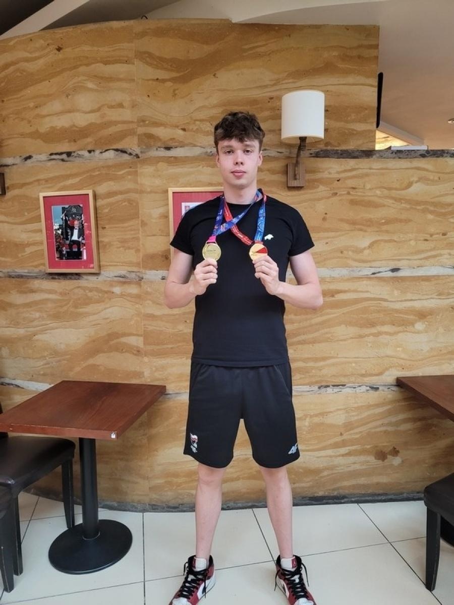 Zdjęcie w galerii na portalu naszraciborz.pl: Dominik Dudys w blasku złota wiadomości z regionu