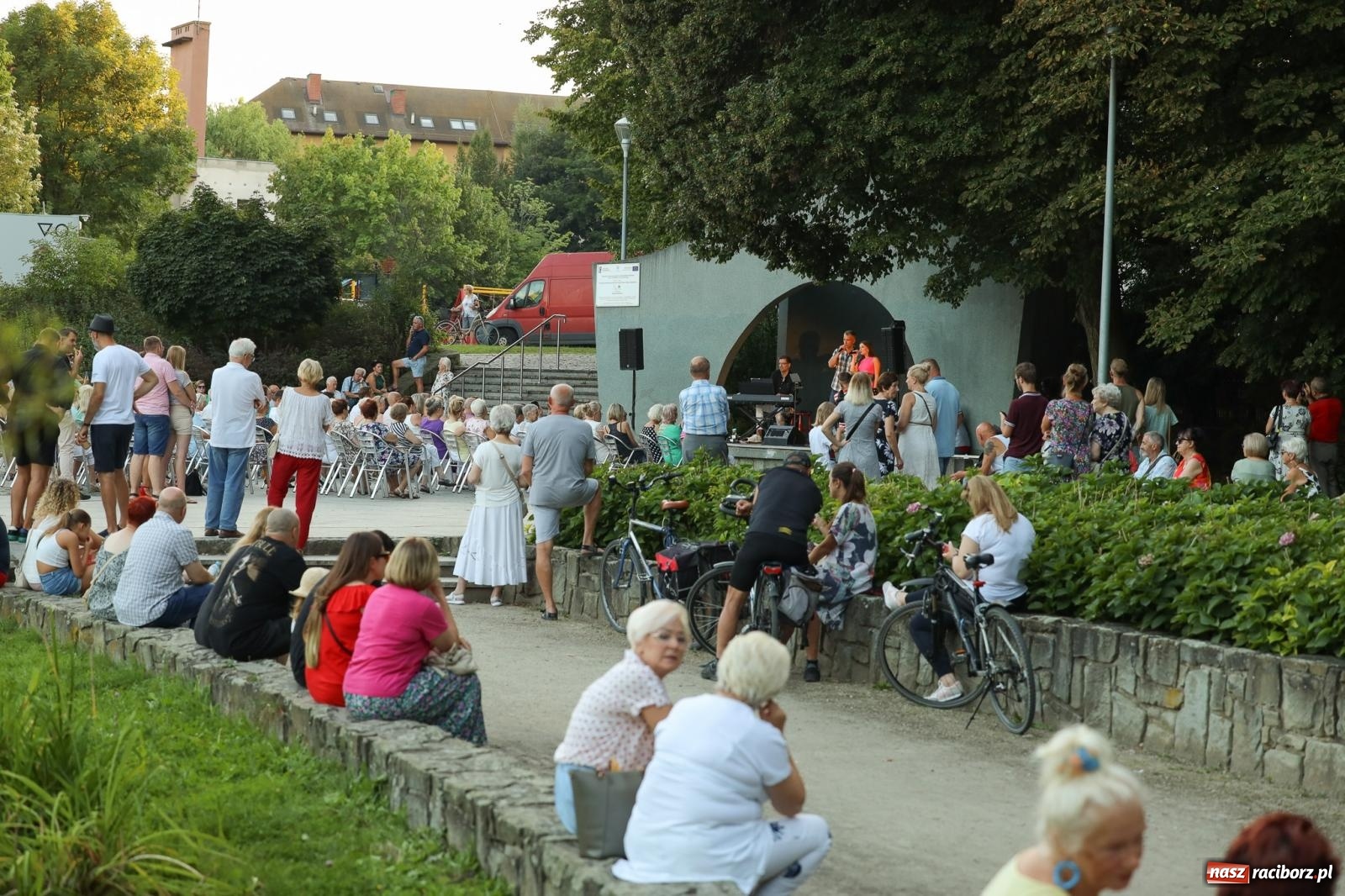 Zdjęcie w galerii na portalu naszraciborz.pl: Żyłem jak chciałem - koncert Gentlemen's Club na bis! wiadomości z regionu