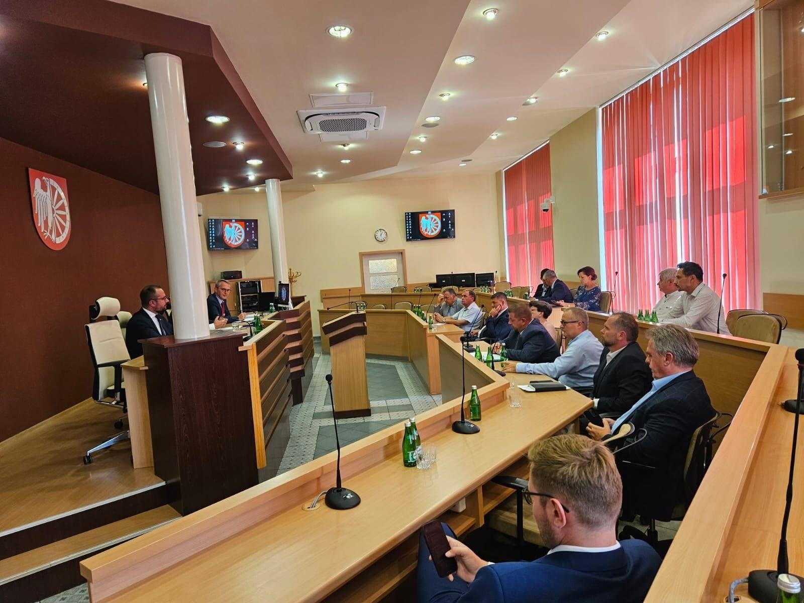 Zdjęcie w galerii na portalu naszraciborz.pl: Północno-zachodnia obwodnica Raciborza. Kluczowych partnerów, w tym Eko-Okien nie zaproszono na konferencję prasową wiadomości z regionu