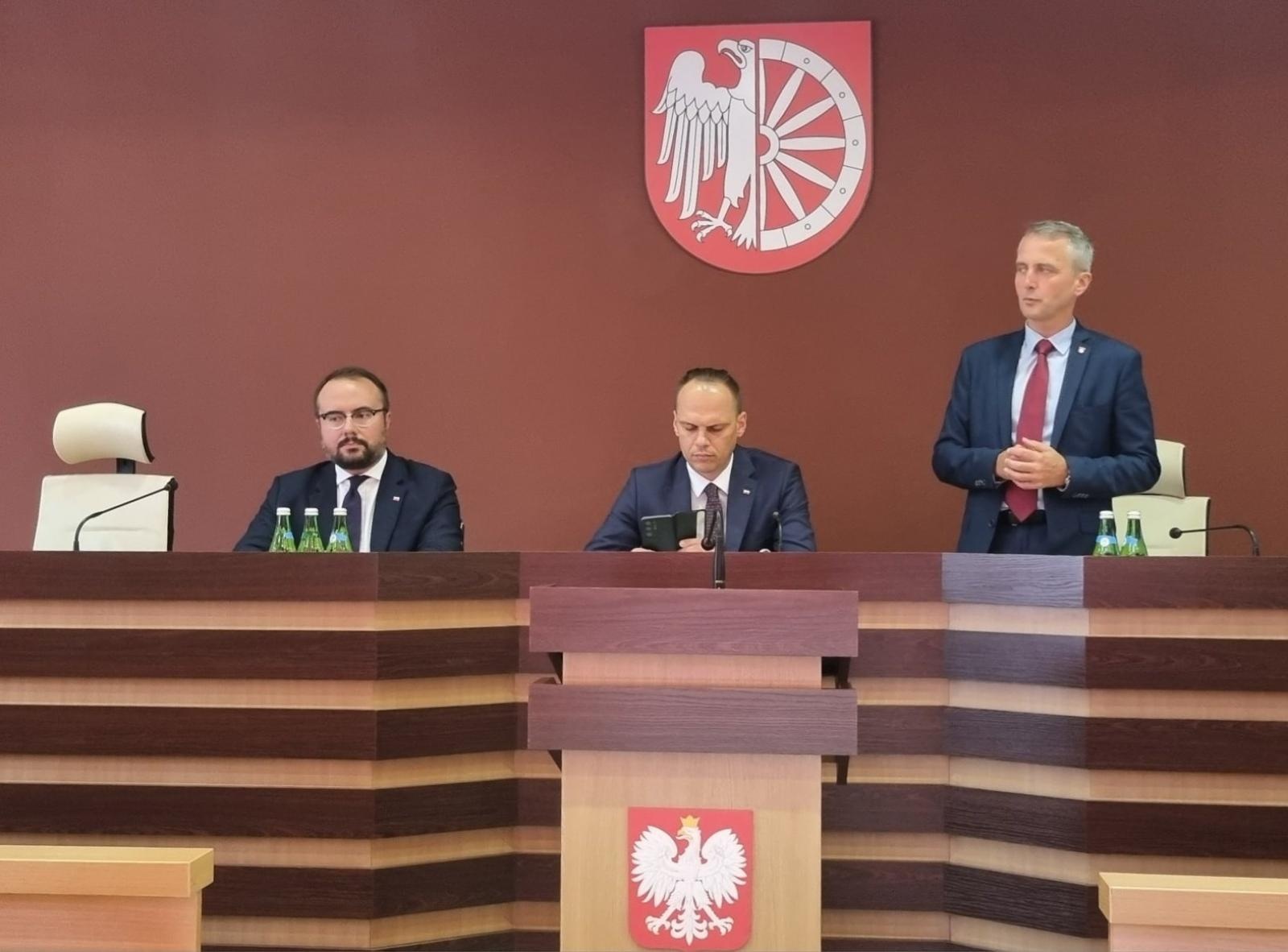 Zdjęcie w galerii na portalu naszraciborz.pl: Północno-zachodnia obwodnica Raciborza. Kluczowych partnerów, w tym Eko-Okien nie zaproszono na konferencję prasową wiadomości z regionu